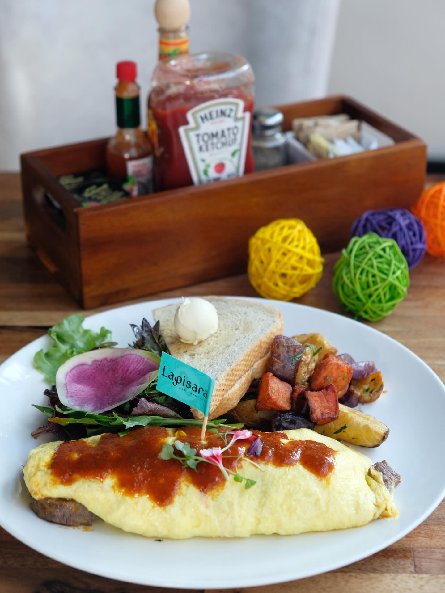 Our kind of brunch starts with eggs and ends with smiles. 🍳✨🤩
📍Lapisara Eatery
American/Thai Fusion Breakfast • Brunch • Dinner
🏡698 Post St., San Francisco, CA 94109
☎️Tel: (415) 655-3556
⚡️Explore our menu at www.lapisaraeatery.com
We deliver via @DoorDash @GrubHub 🥡🚗
#lapisaraeatery #visitsanfrancisco #brunch #thaifood #thaipanangomelette