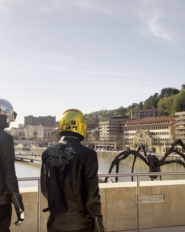 El hype es REAL... @medallalight #DaftPunk Experience está completamente fuera de control.
Por 1era vez en la historia, 🇵🇷 vivirá la icónica #pirámide , el espectáculo de luces, visuales y láseres que definió el legendario show ALIVE 2007 en @coachella
Este será el evento más grande del #verano
Las taquillas están volando. Asegura la tuya antes de que sea demasiado tarde.
🎟️ https://musikone.net/robotrockalive
#MedallaLight #Musikone AlterEgo