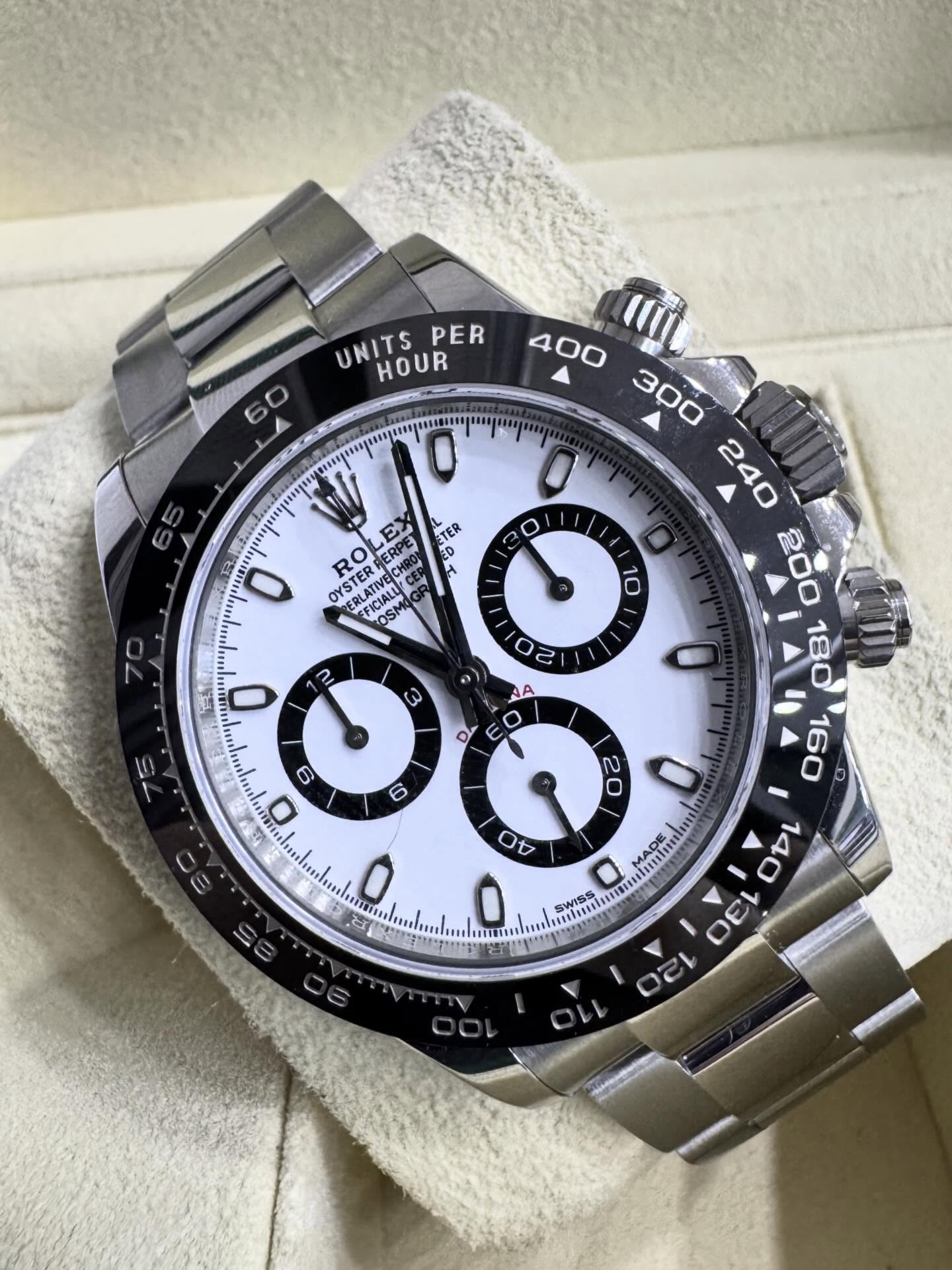 Timeless & Iconic. 🐼⌚️
In stock and ready for a new wrist. White dial, black ceramic bezel, full set, and looking even better in person this one won’t last long.
If this has been on your list, now’s the time stop waiting for a call that won’t come & pm us today to make this yours!