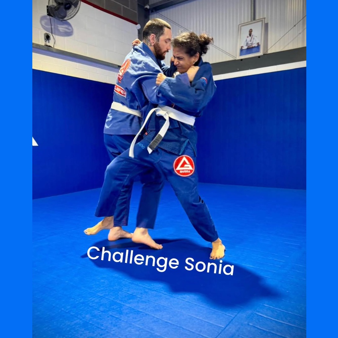This month on the @when_in_frome podcast, we sent Sonia to try Brazilian jiu jitsu.
There was grappling. There was humility. There was…quite a lot of time spent on the mat contemplating her life choices.
Did she unleash her inner warrior? Or mainly discover new ways to fall over?
You’ll have to listen to find out:
https://www.fabulousfrome.co.uk/podcast-when-in-frome
Also on all podcast platforms and on Frome FM. Just search When in Frome wherever you get your podcasts.
Have a listen and drop your next challenge ideas below. Pilates on a paddleboard? Bell ringing? Goat yoga? All ideas welcome.
#ChallengeSonia #WhenInFrome #Podcast