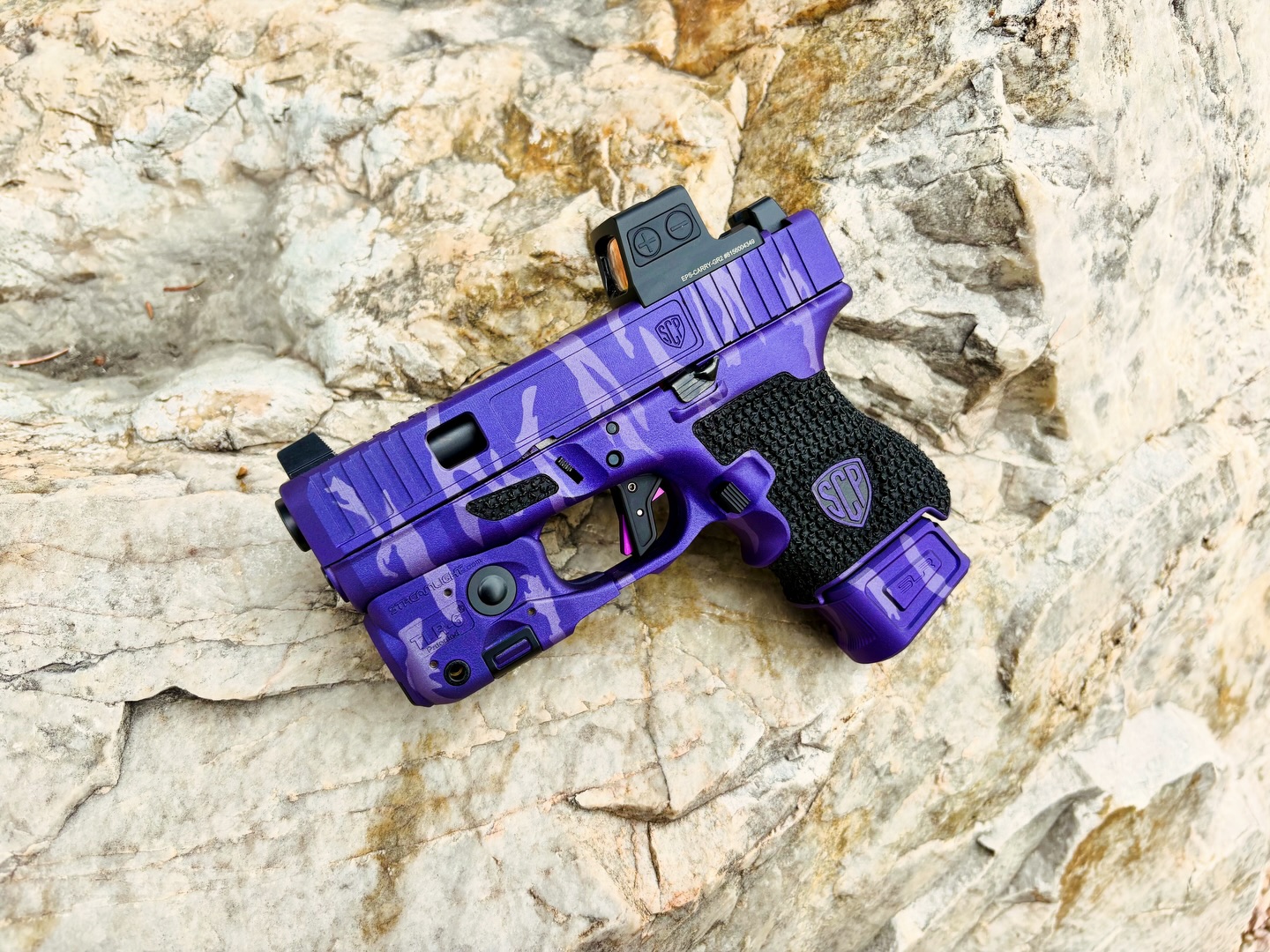 Purple Tiger Stripe G26 🐅💜
SCP slide cut • Framework • Custom stippling
@tactical_pontoon Atom trigger
@angrybeararms2.0 blackouts
@holosunoptics EPS Carry