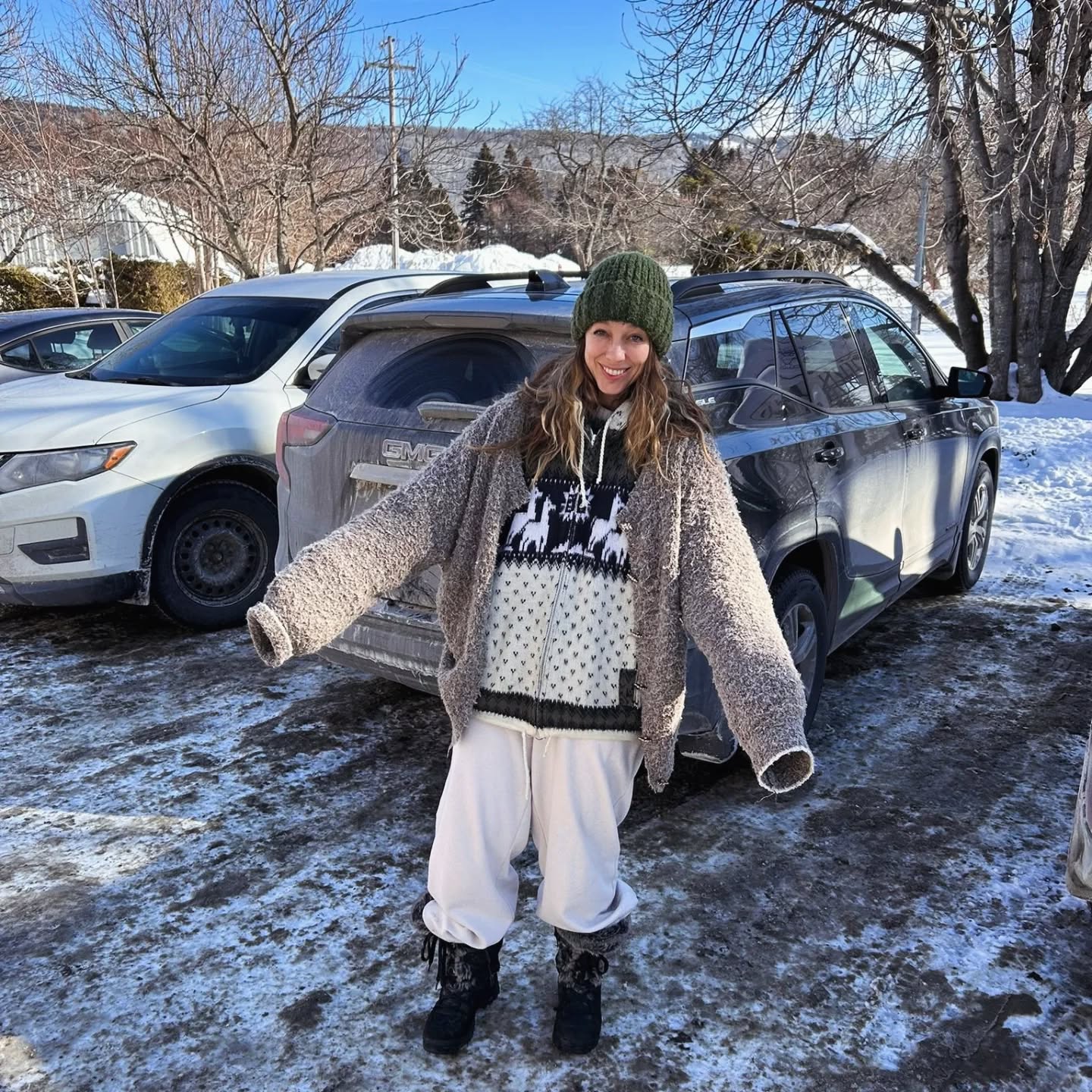 And so we move into March. The past month has been a strange hybrid of busy and quiet.
1 - 2: It's still effin' freezing in Quebec. Here is what you wear when it's -20 something. Lately, the sun has come out, which is lovely.
3-4: Every Tuesday and Wednesday, I go to ballet. I really recommend reigniting a childhood passion; this is better for my brain than anything I've ever done before. Stretching at any available moment to regain teenage flexibility is a must.
5: On 3rd March, the audiobook for Seven Bodies releases!! It's narrated by the fabulous Julia Eve - please have a listen.
6: A new cover for Cold Secrets - I absolutely love it.
7: I read Hernan Koch's The Dinner, which I bought from Sweet Pickle Books in New York's Lower East Side. It was excellent... I detested every character and enjoyed every second.
8: Lots of walking next to frozen bodies of water for us.
9: Morning coffees in bed, writing, planning.
10: A selfie after a day's writing sprint. My eyes look wonky, as they should after all that screen squinting.
11: How writing sprints are often thwarted.
#authorlife #lifelately #writerlife #crimewriter #writingbooks