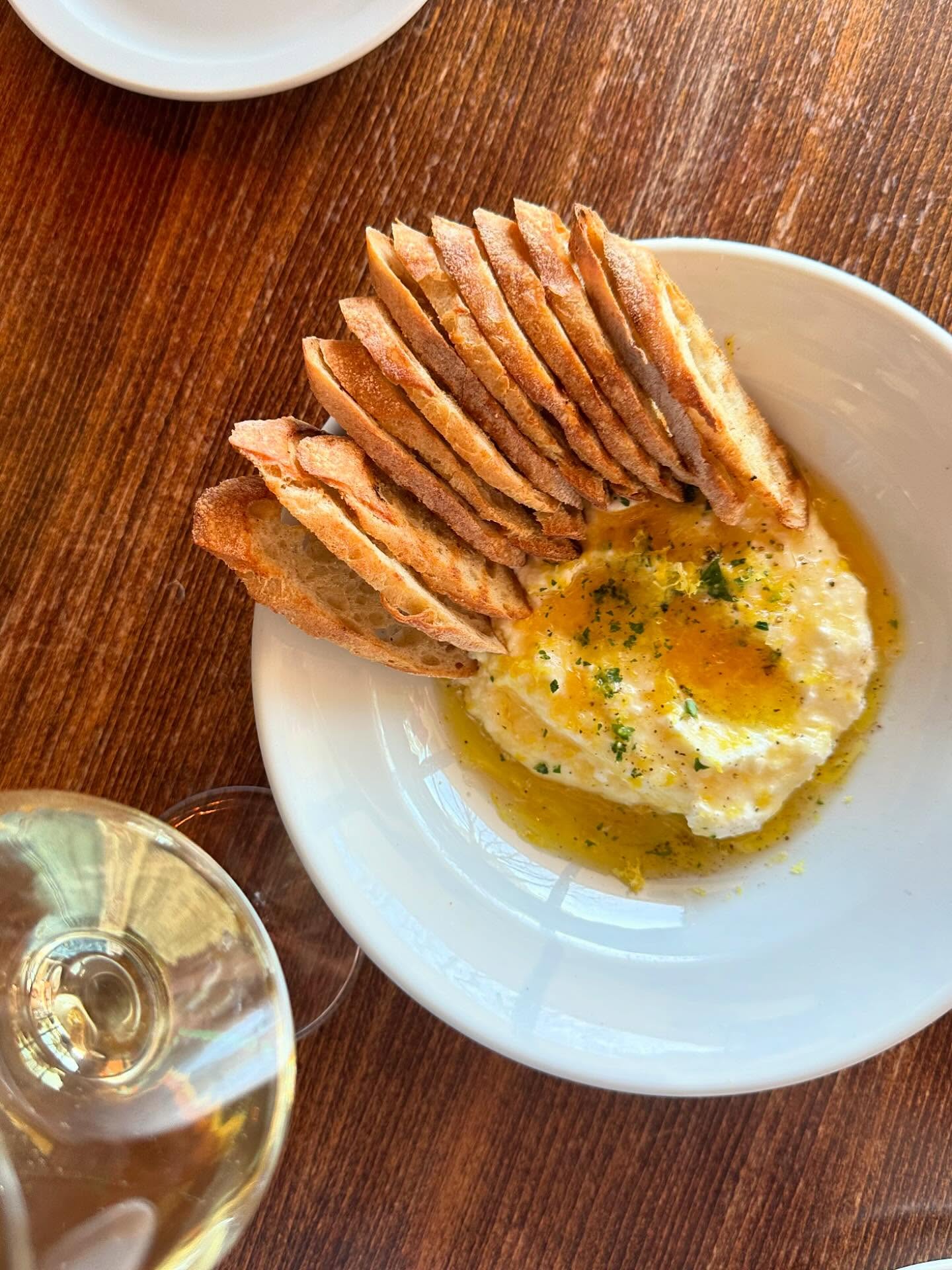 Dreamy, whipped, and dangerously scoopable ✨ Our ricotta with baguette is the kind of snack you order “for the table” and secretly hope no one else touches.