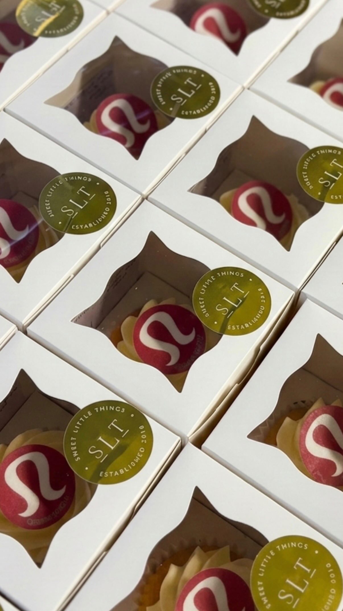 ✨ Logo cupcakes made for @lululemon celebrating @connorthomsonmckay ✨