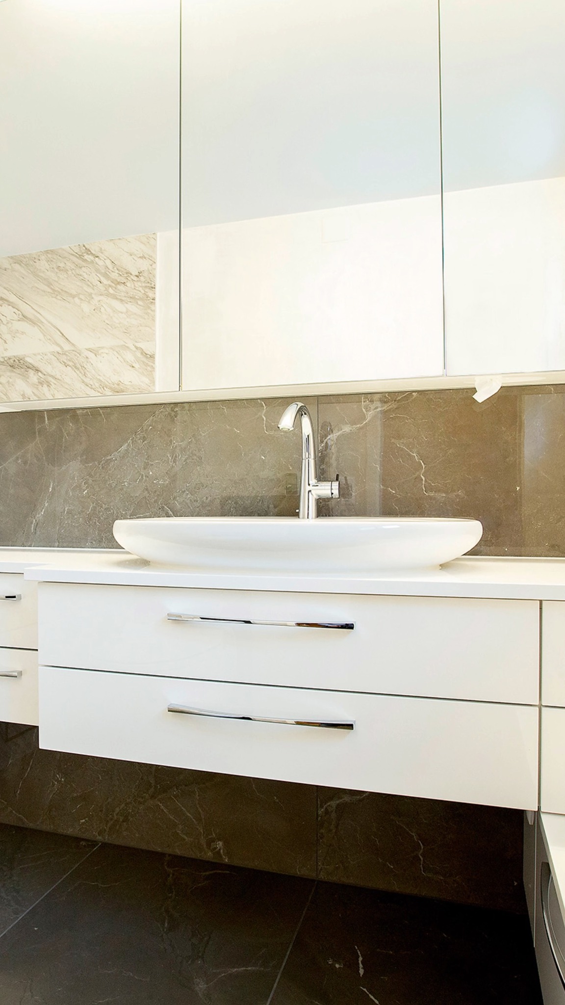 Was als Vision begann, wird zu einem Badezimmer, das funktioniert und wirkt. Durchdacht geplant, sauber umgesetzt und so gestaltet, dass man sich gerne darin aufhält.