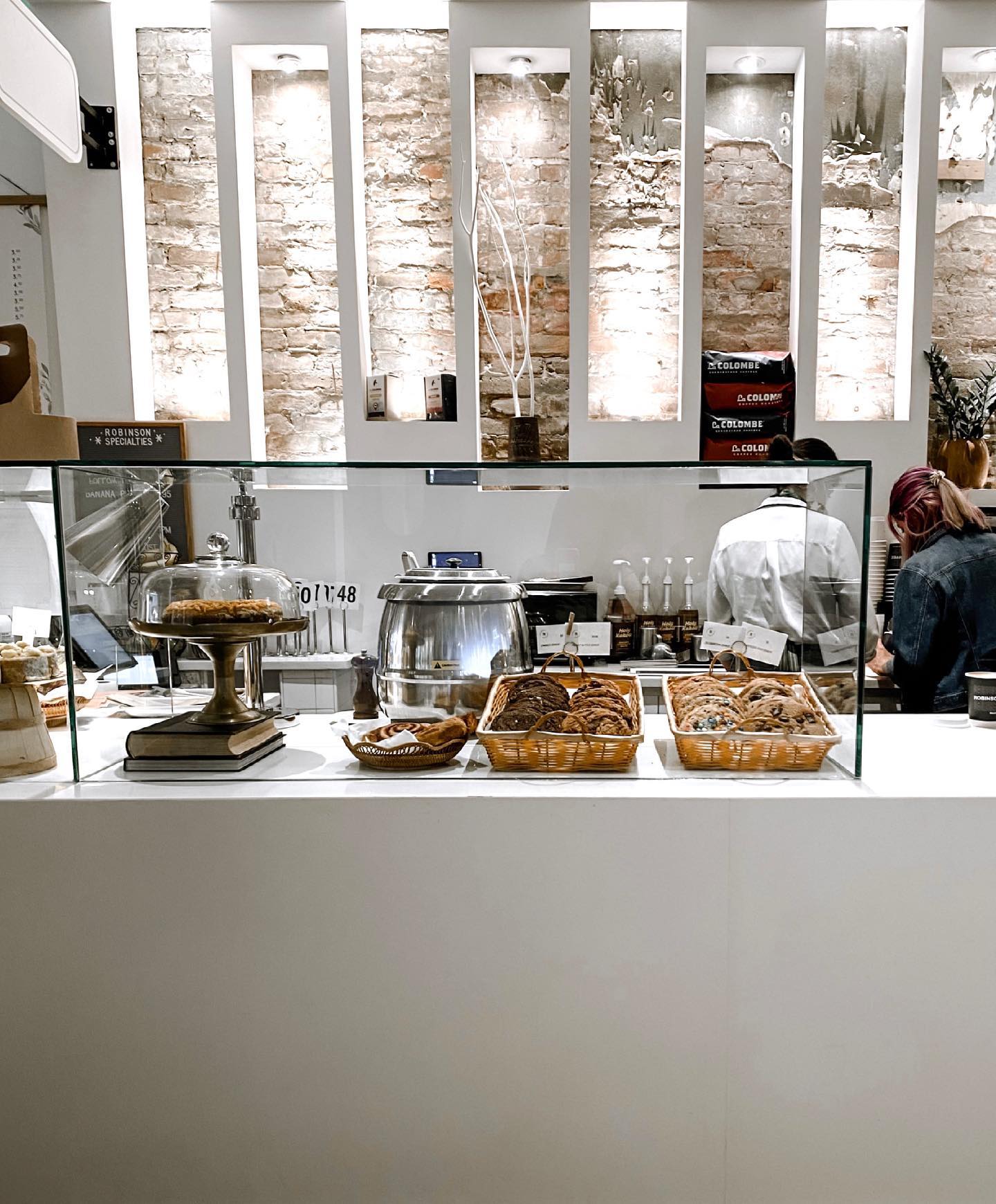 All Frameless Glass Display Case // furnished and installed by @aluminateglassfl ✨✨