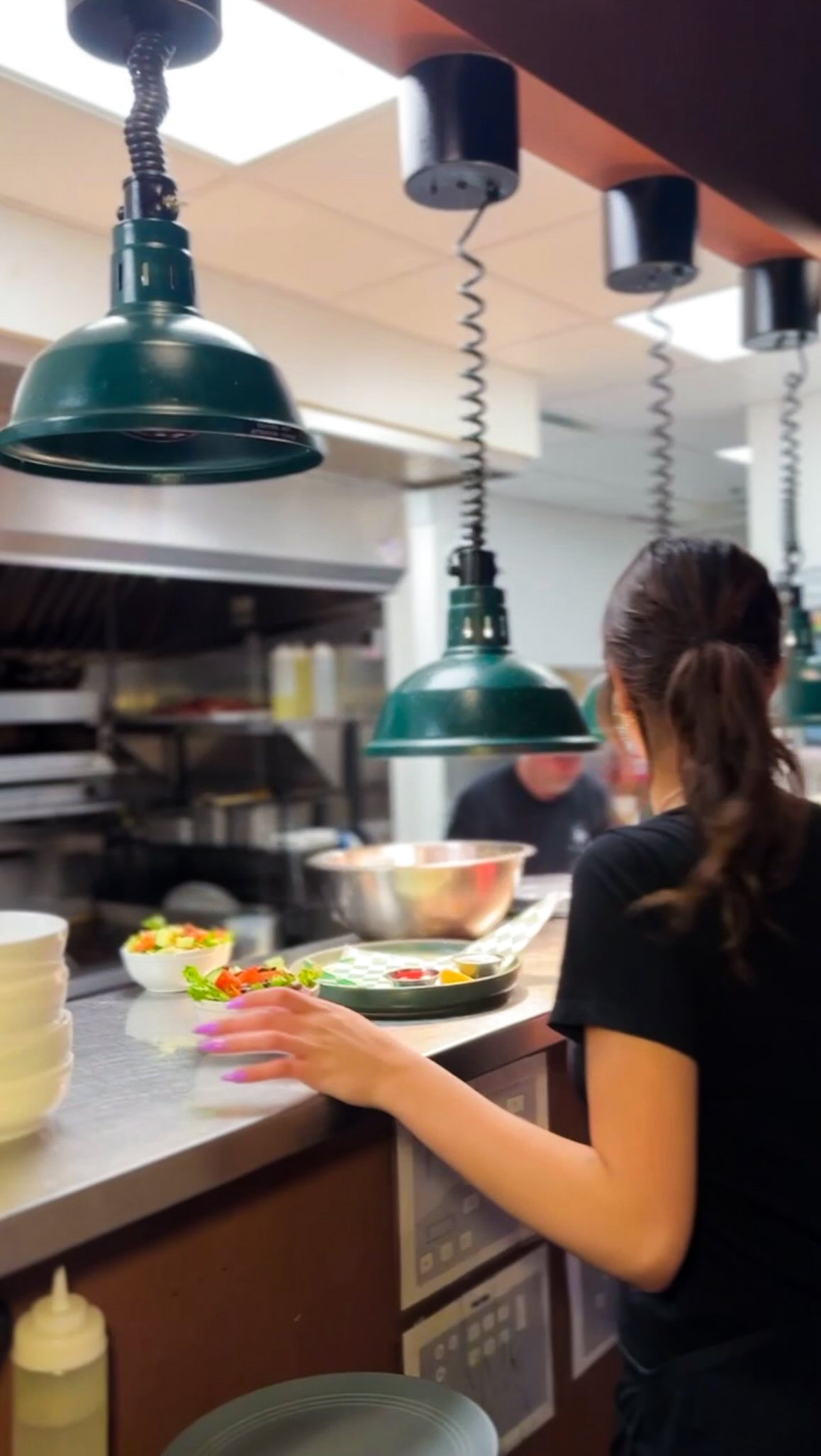 POV: You get hired to cook food then all of a sudden there’s a camera in your face 🙃
.
.
.
#esquimalt #yyj #yyjlocal #hospitalityhumor #yyjeats