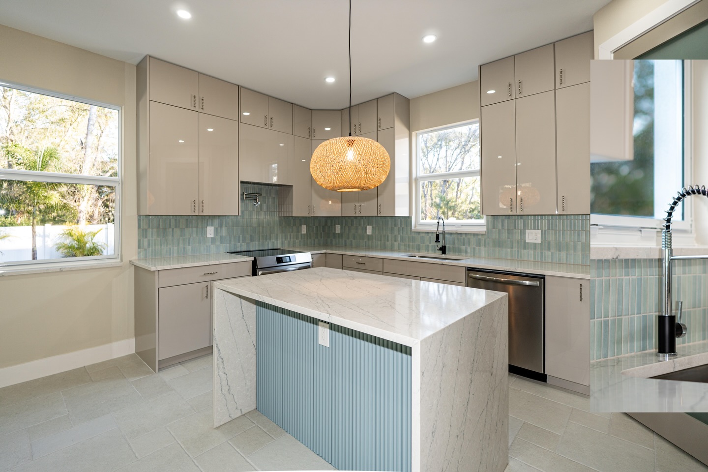 A kitchen designed to feel light, warm, and elevated.
Waterfall countertops, custom fluted island detailing, full-height backsplash, and natural light pouring in from every angle.
Built by @cardosadevelopment — and yes, it’s available.
DM us to schedule a showing or comment “PROJECT” to get started on your custom home.
#CardosaDevelopment #TampaBuilder #TampaRealEstate #NewConstruction #CustomHomes
