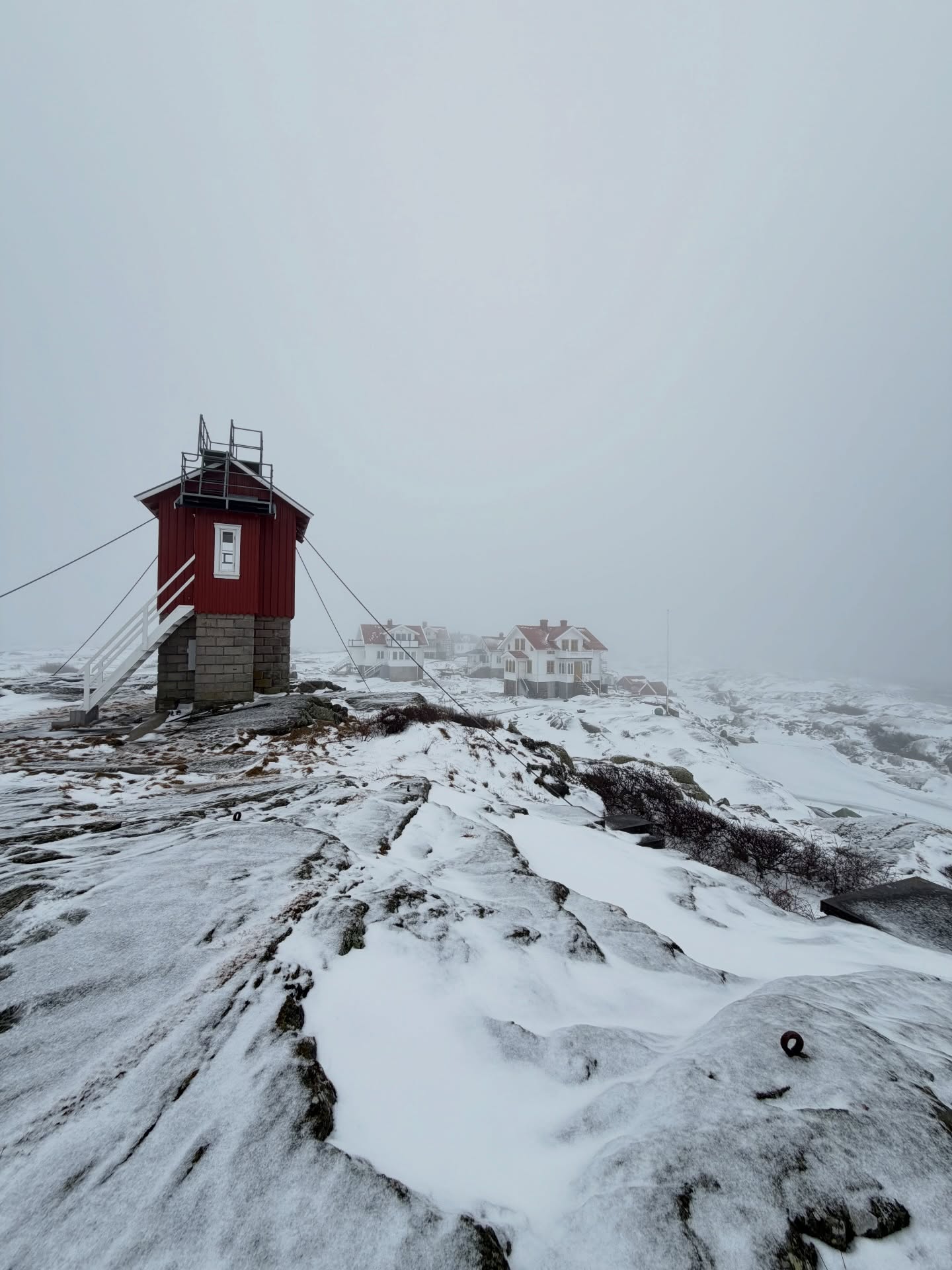 Häromdagen var vi ute i dimman på isen. Svårslaget!