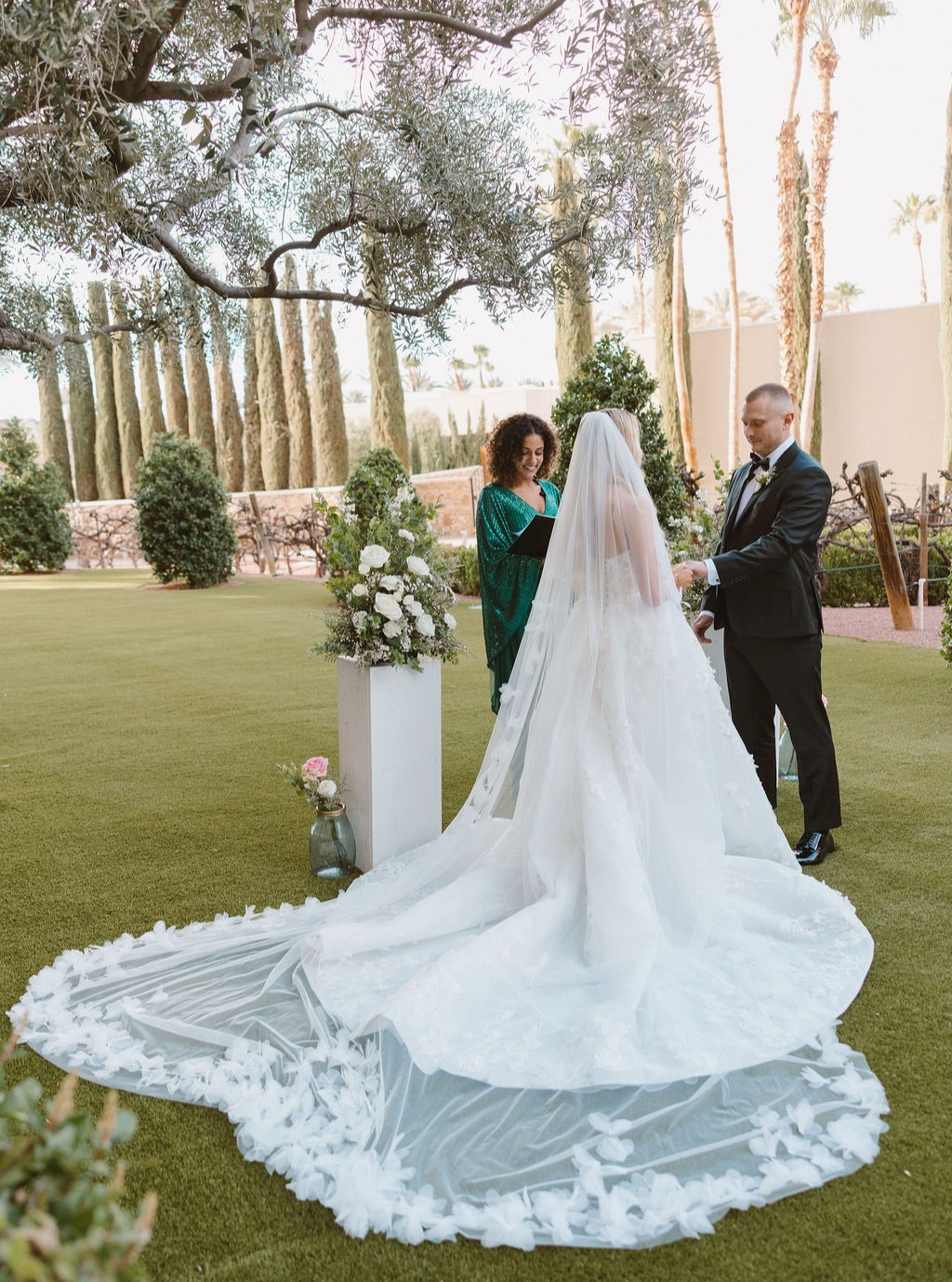 Spring weddings at @gvrcasino land differently with soft light through the trees, and a sweeping veil that practically deserves its own zip code!
From heartfelt vows to a celebratory champagne pop, Green Valley Ranch
has so many beautiful corners for saying “I do,”.
Planning: @cactuscollectiveweddings
Photography: @mackennadphotography
Ceremony Officiant: Jacoba of @peachy_keen_unions
Venue: @gvrevents
#PeachyKeenUnions #GVR #casinowedding #LasVegasWedding #VegasOfficiant #lasvegasweddingofficiant #SpringWedding #LasVegasBride