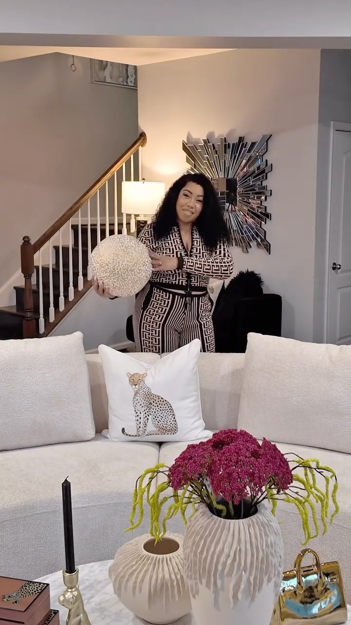 It’s never just one piece.
It’s the layers.
Artwork. Sculptural vases. Chic storage. Statement pillows.
Spring done right with @zgallerie ✨
Comment “SPRING” and I’ll send you the links