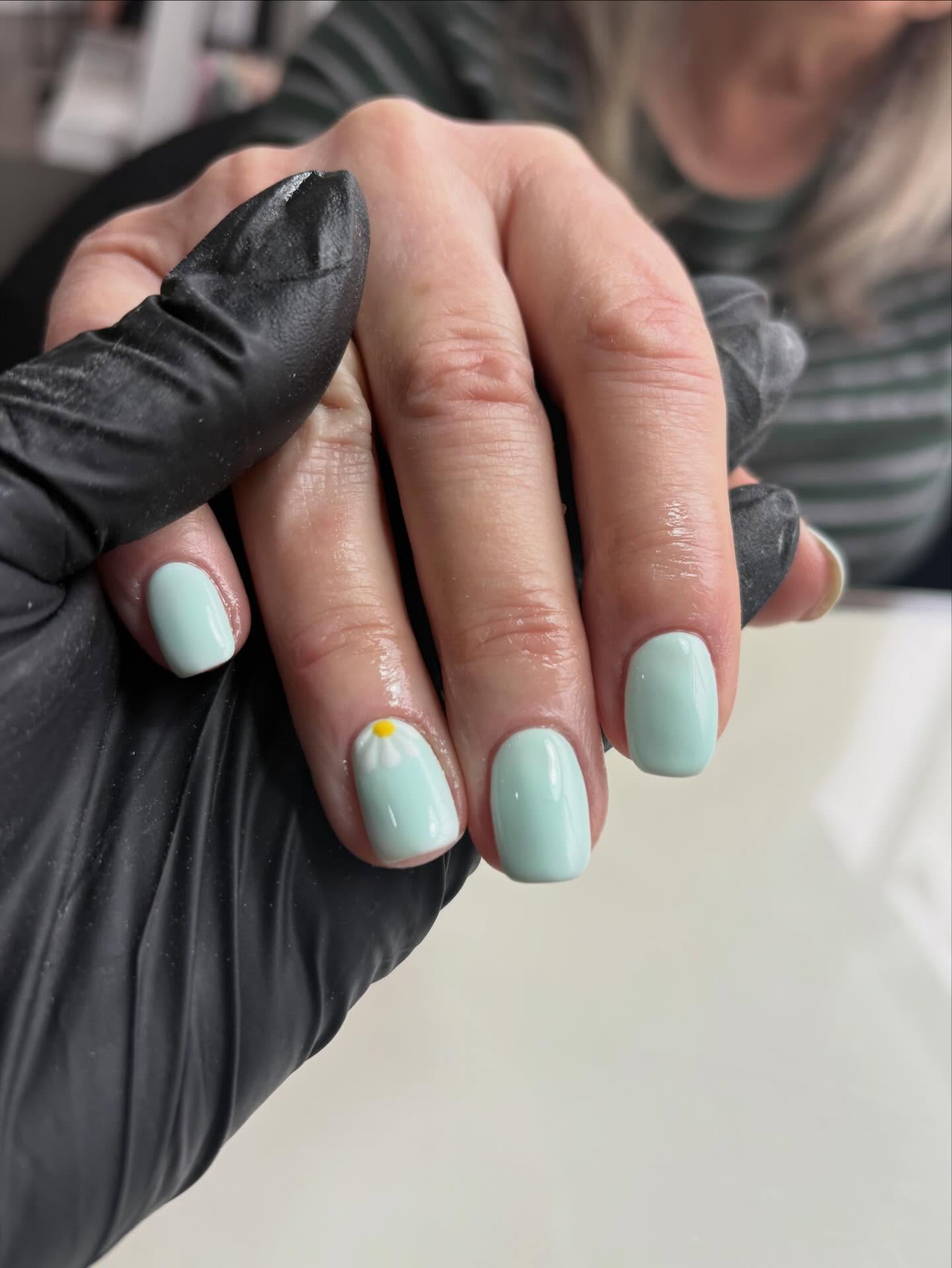 Cute little daisy, roll on spring!
#walsall #walsallnails #nails #nailart #pastelnails