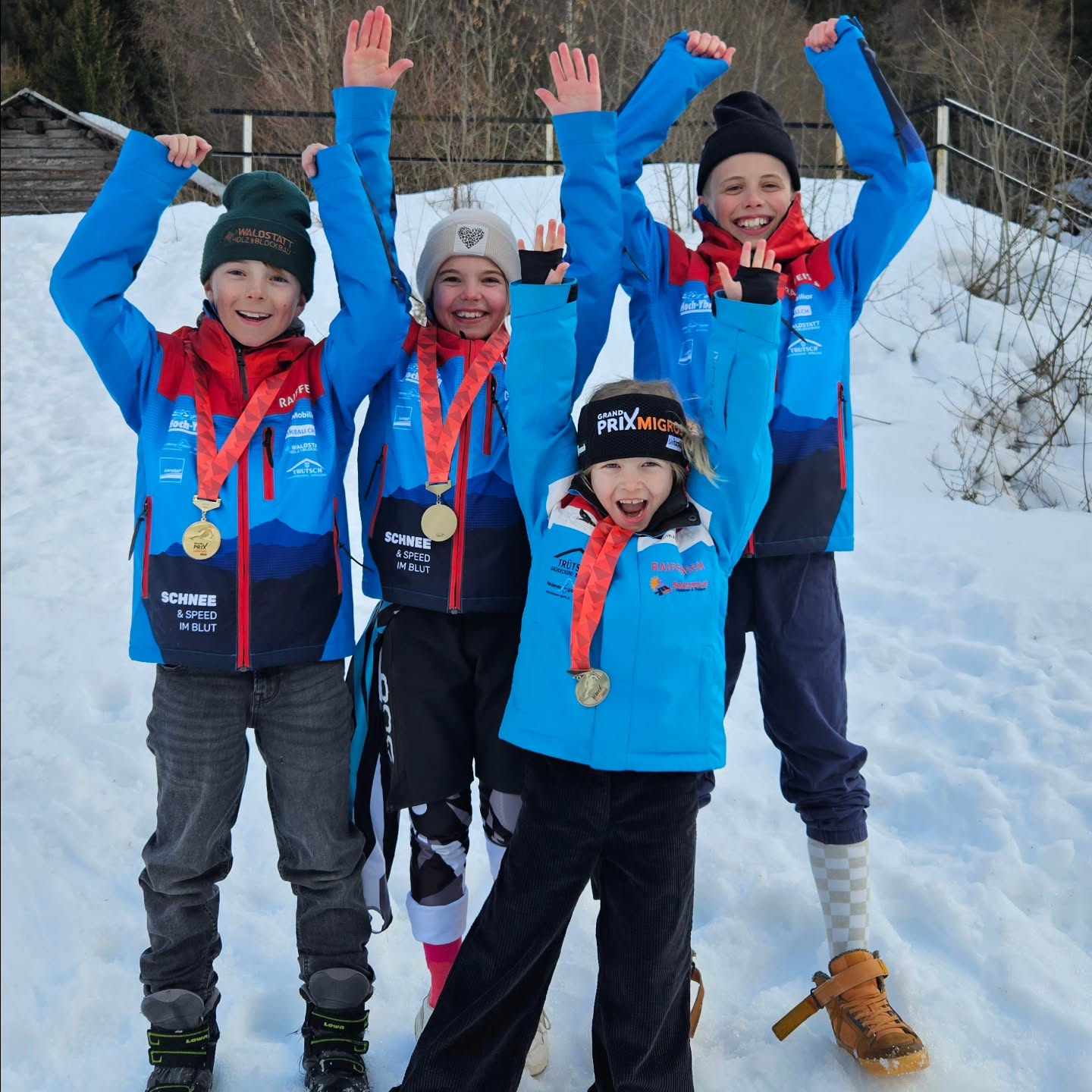 Da waren es schon 5🤩
4 weitere Finalqualifikationen für den GPM in Crans Montana sind fix! 💪🏼
Matteo holt sich souvären den starken 1. Platz🥇
Johanna, Amy & Noah sichern sich in Airolo den grossartigen 3. Platz🥉
Und auch dahinter glänzen starke Leistungen
Robbie mit Platz 5
Elia mit Platz 6
Jan mit Platz 9🔝🤩