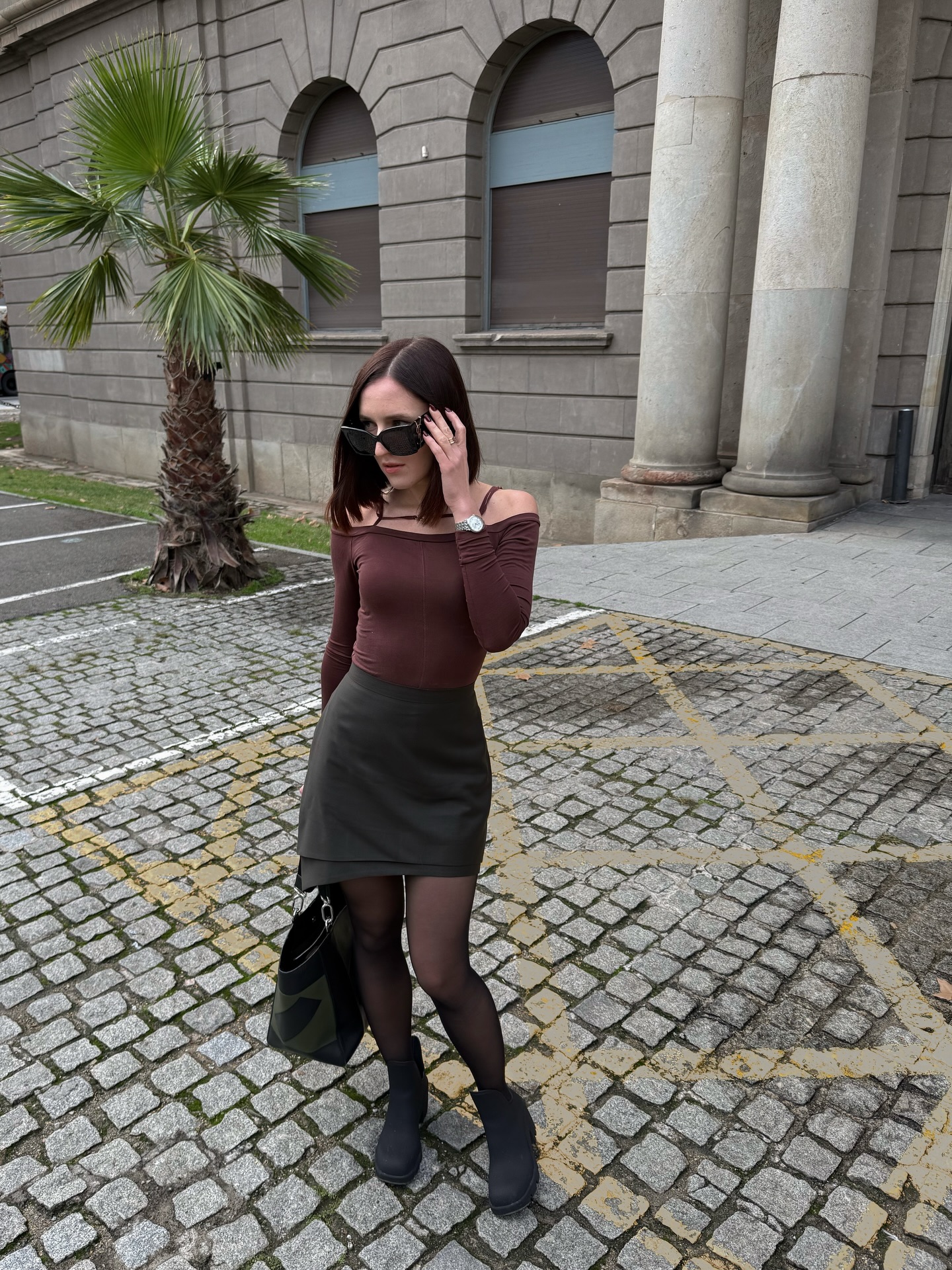 The edges of the CONTOUR Skirt⚡️
Styled by @dariia.prok
.
Shop at www.darann.com