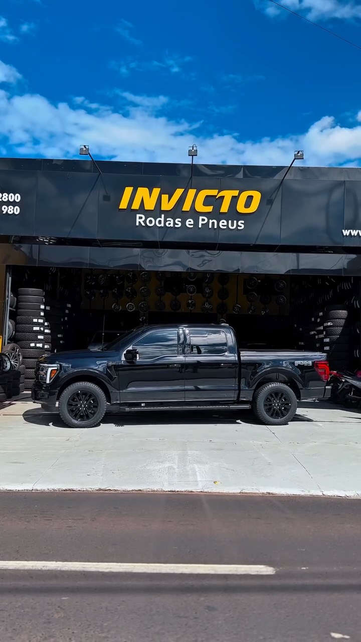 FORD F-150
🛞 Pneu Yokohama Geolandar A/T4
• Medida: 285/60 R20 LT
• Índice: 125/122S
• Etiqueta: F/B (77 dB)
➡️ Tração forte, alta durabilidade e desempenho confiável no asfalto e no off-road.
🔧 Serviço Realizado
• Balanceamento
📍 Invicto Rodas e Pneu
📞 (16) 3771-2800
#InvictoRodasEPneu #FordF150 #Yokohama #GeolandarAT4 #AllTerrain Pickup TruckLife Pneus Balanceamento OffRoad Performance