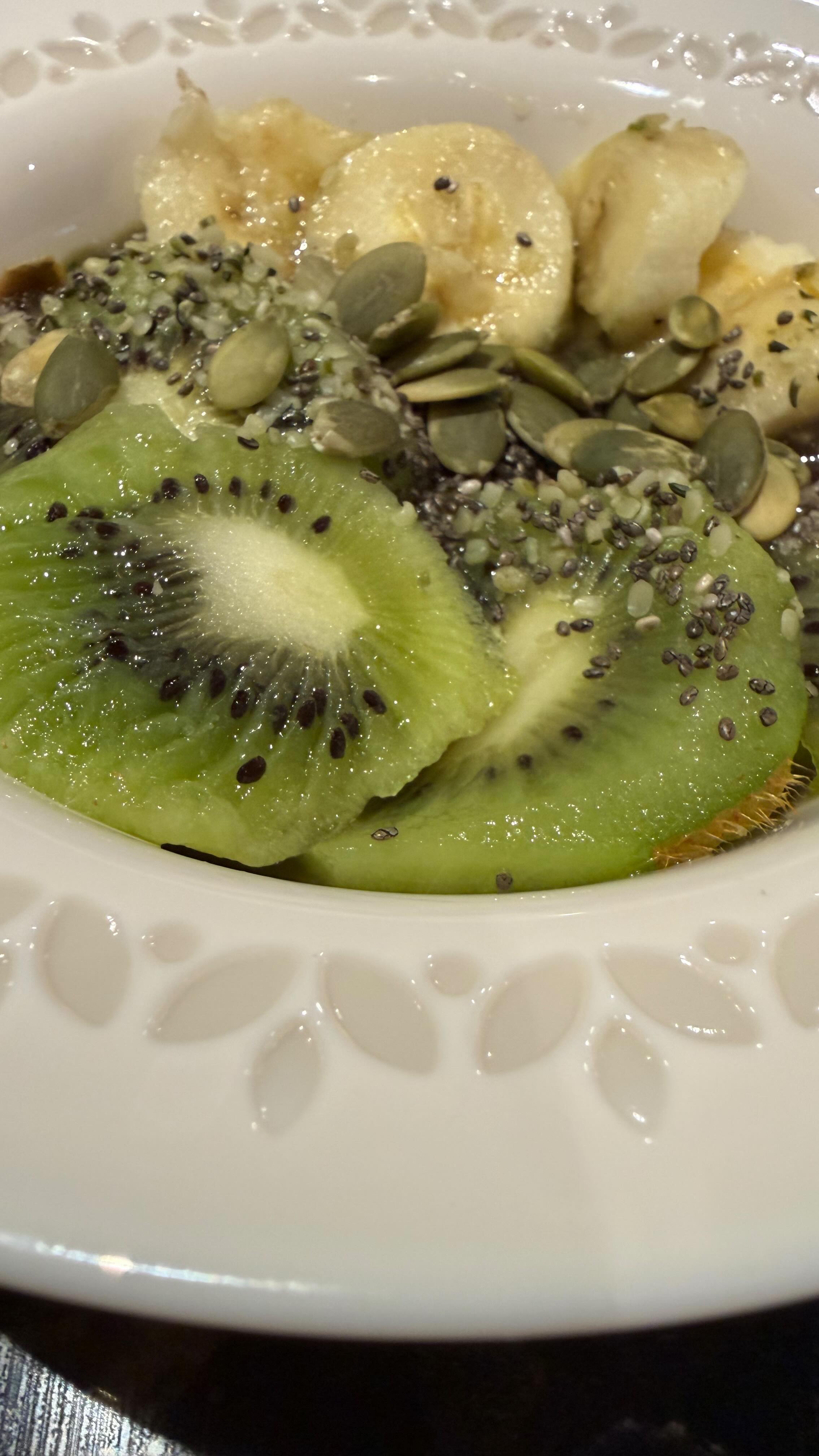 Breakfast win 🥣✨
Lately I’ve been loving this simple smoothie bowl. It’s quick to make, packed with nutrients, and honestly a great option for the whole family.
I blend spinach, berries, oats, chia or flax, and a splash of oat milk until it’s thick and creamy. Then I top it with fresh fruit like kiwi or berries.
It’s:
• full of fiber and antioxidants
• naturally sweet without added sugar
• energizing but not heavy
• ready in just a few minutes
Not a fan of cold breakfasts?
An easy alternative is to turn the same ingredients into a warm oatmeal bowl. Cook oats on the stove with water or almond milk and top with berries, chia, and kiwi for the same nourishing benefits in a cozy, warm version.
The best part is everyone can customize their own bowl with the toppings they love.
Simple, nourishing, and perfect for busy mornings 💕
#healthybreakfast #smoothiebowl #familyfriendlymeals #easybreakfastideas quickhealthymeals wholefoods eatwelllivewell balancedbreakfast simplehealthyfood momlife nutritionmadeeasy everydaywellness