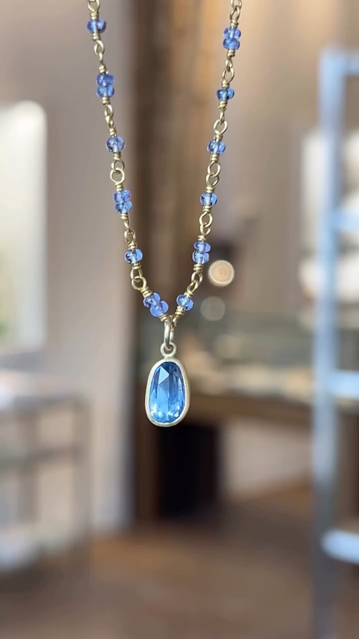 Bring on the rainbows!! Sunny Mondays call for a glorious new selection of @mallarymarks pieces! ✨🌈🍭💐
#handcrafted #jotd #shoplocalmn #shopsmallmn #mnsmallbusiness