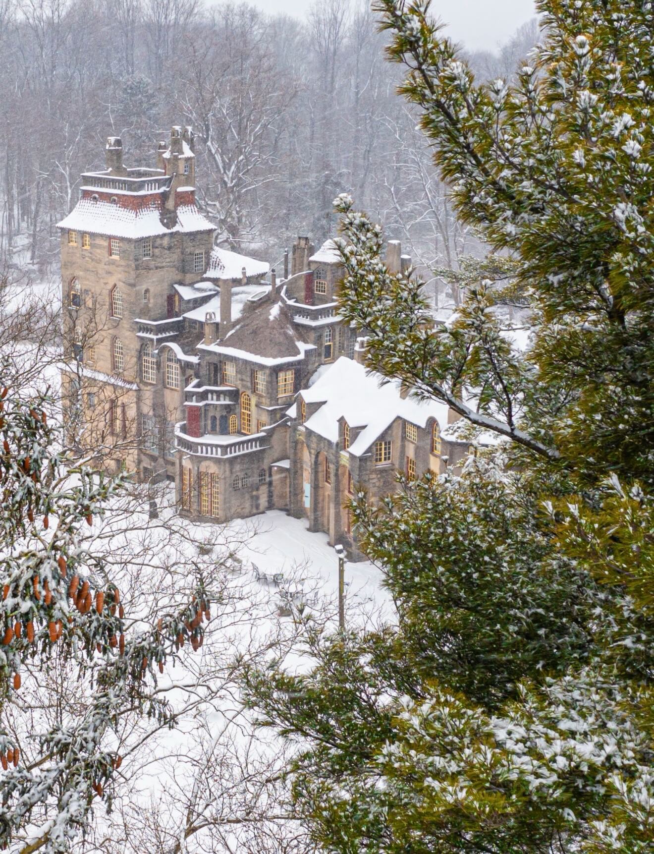 ❄️Something about the way Doylestown sparkles in the winter. The charm is no better than at Fonthill Castle. 🏰
.
.
.
.
#doylestown #buckscountypa #buckscountyphotographer #visitbuckscounty #buckscounty