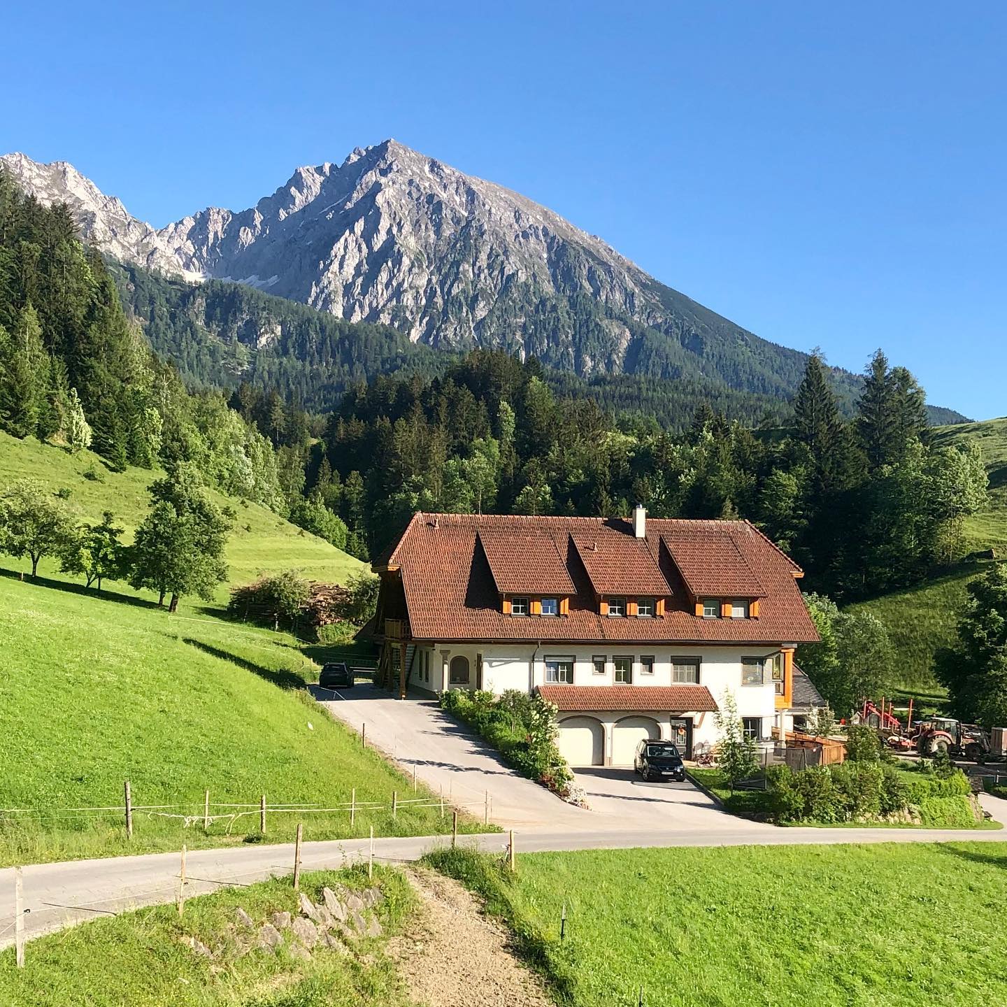 Abendstimmung am @ferienhof_hintergrabenbauer Ein wunderschöner Tag geht zu Ende.
#familytime #hintergrabenbauer #pyhrnpriel #urlaubambauernhof #bioaustria #abendstimmung #sommersonnesonnenschein #machmalurlaub #spitalampyhrn