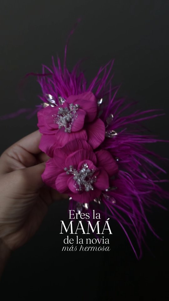 Y no sabes lo bonito que ha sido diseñar esta pieza. Crear algo desde cero es de las cosas que más amo, estoy segura que el look final será inolvidable.
#momofthebride #magnolia #tocadosnovia #bridetobe #wedding