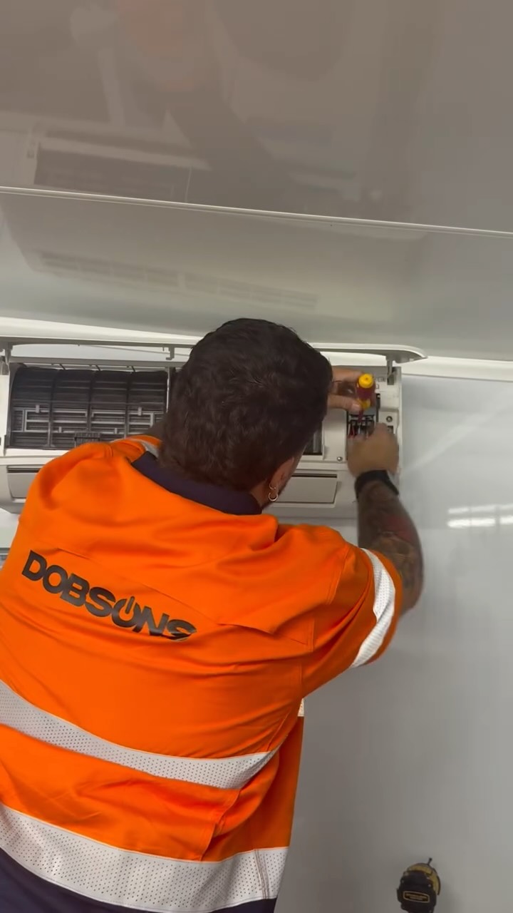Fresh install going in at Te Puke Vets today ⚡️
#airconditioning #heatpumpinstall #bayofplenty