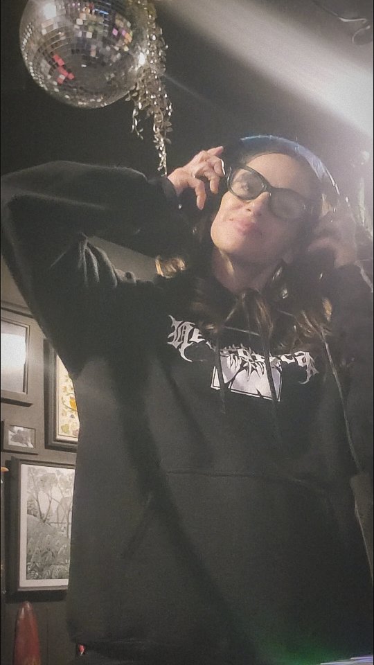 🎧 @illpickle, 🎧 @dj_lenny_bear, and 🎧 @djgirlparty puttin' in work! Getting ready for The Raving Twenties EDM Swing & Dance Party. 💃 Come dance the night away under the @laserfocuslighting lazerlight show. Saturday March 7, 8PM @warehouse2565.
A @dandylionevents. 🌼 🦁
#djgirlparty #djlennybear #djillpickle