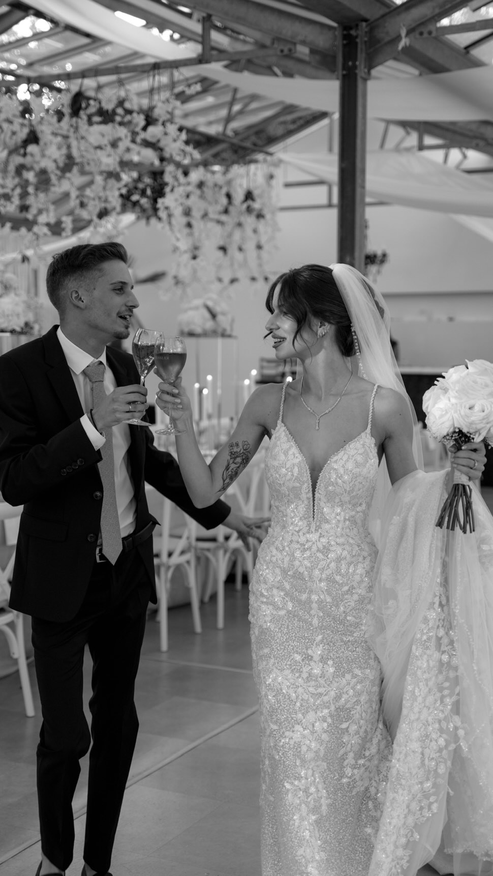 Ihr Lieben,
Ich bin sprachlos – 2021 habe ich @danny_schaefer für ein Herzensprojekt angefragt: kleine Sequenzen um Euch als Paar in den ersten Sekunden näher zu bringen wer ich bin. Doch nach dem Dreh kam die Ernüchterung – die Location verweigerte die Veröffentlichung.
Ich habe trotzdem nie aufgehört, davon zu träumen… und genau dadurch ist etwas Magisches entstanden: Zwei wundervolle Videografen @jacquelinealicegoutier und @benediktandxenia haben Danny mit Videomaterial von meinen Hochzeiten, Projekten und einem Interview unterstützt – und so konnte dieser Highlight-Film doch noch Wirklichkeit werden.
Ein Moment, der mich tief berührt hat.
Als ich das Video zum ersten Mal gesehen habe, wurde mir wieder bewusst, wie oft wir vergessen, dass all diese besonderen Augenblicke, die echten Emotionen, die gesammelten Erfahrungen und die Weiterentwicklung nur durch Euch Brautpaare und Herzensmenschen möglich ist.
Von Herzen DANKE an @danny_schaefer – der diesen Film mit so viel Herzblut, Feingefühl und Leidenschaft zu einem echten Unikat gemacht hat. Danke, dass du die anderen Videos, all die echten Momente und Emotionen so kunstvoll mit deinen Videos verbunden hast – und mit deinem Talent aus so wenig so viel Tiefe, Emotion und Aussagekraft geschaffen hast.
Ich freue mich auf alles, was noch kommt – und bin bereit für neue Abenteuer mit euch alle.
Foto: @prettymoments.de
Videoschnitt: @danny_schaefer
Videoszenen: @danny_schaefer x @jacquelinealicegoutier x @benediktandxenia
Locations: @chateaudevarennes x @glashaus.events @fincasesvoltes
#realweddingmoments #weddingplanner #imagevideo #destinationweddingplanner #hochzeitsplanerköln #hochzeit #mallorcawedding #francewedding #orangerie #tentwedding #realwedding