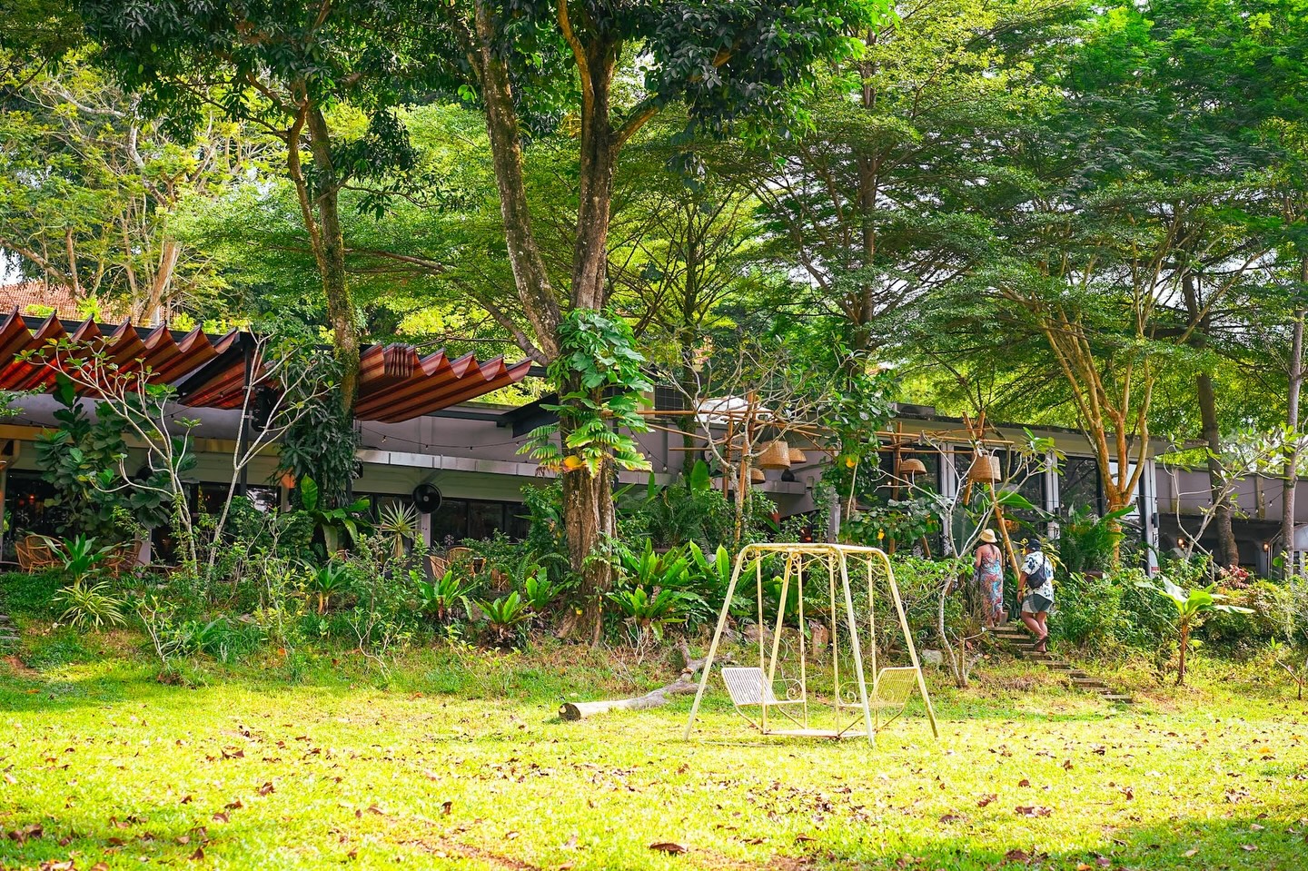 A little escape in Changi. Where brunch stretches longer, conversations linger, and time slows down.