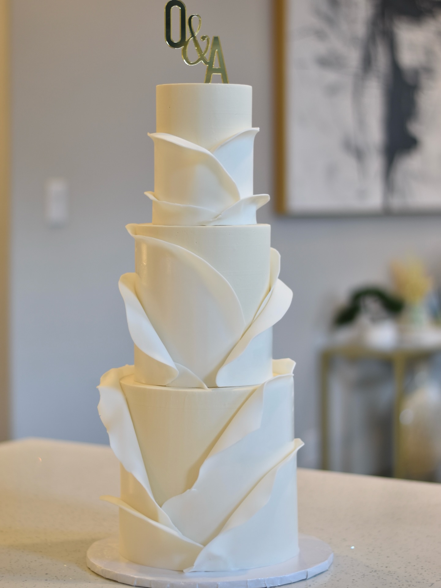 Sometimes the most beautiful things are the quietest 🤍🤍🤍
All white… All grace… All love… for #AyoMiNiSubomi26
May your union be forever blessed 🤩🥰❤️🩷
Bride: @olasubomikoiki
Event Planner: @eventsbydmt
#dfwcakes #2026brides #dfwbrides #friscocakes