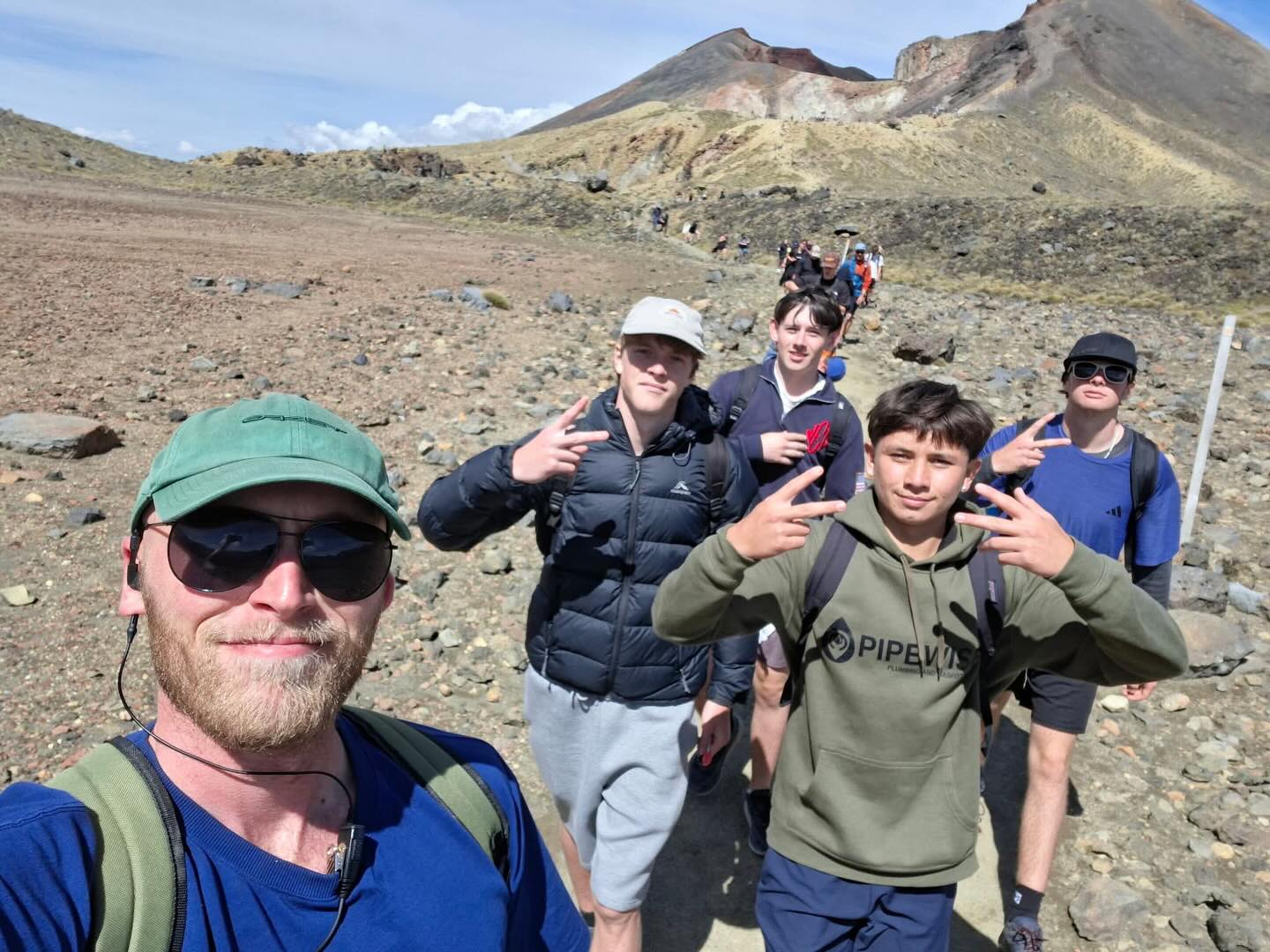 One of our 24-7 Youth Workers Damo, had an awesome time away with the Whangaparaoa College Years 13s!
Completing the Tongariro Crossing and supporting young people to do the same for the 4th year in a row. It was an epic time of connection and building positive relationships with the year 13s and school staff!