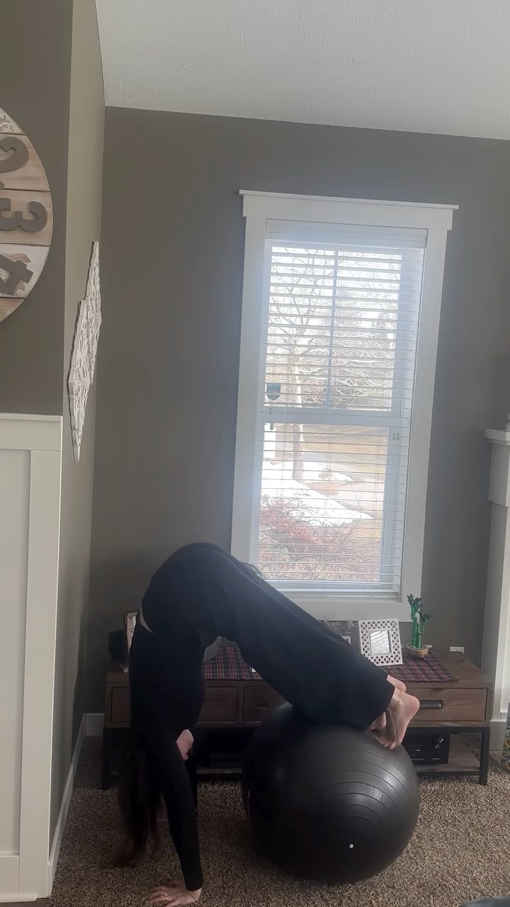 POV: you check in on the friend whose husband is away and find this🤸♀️
Hubby come back please 😅