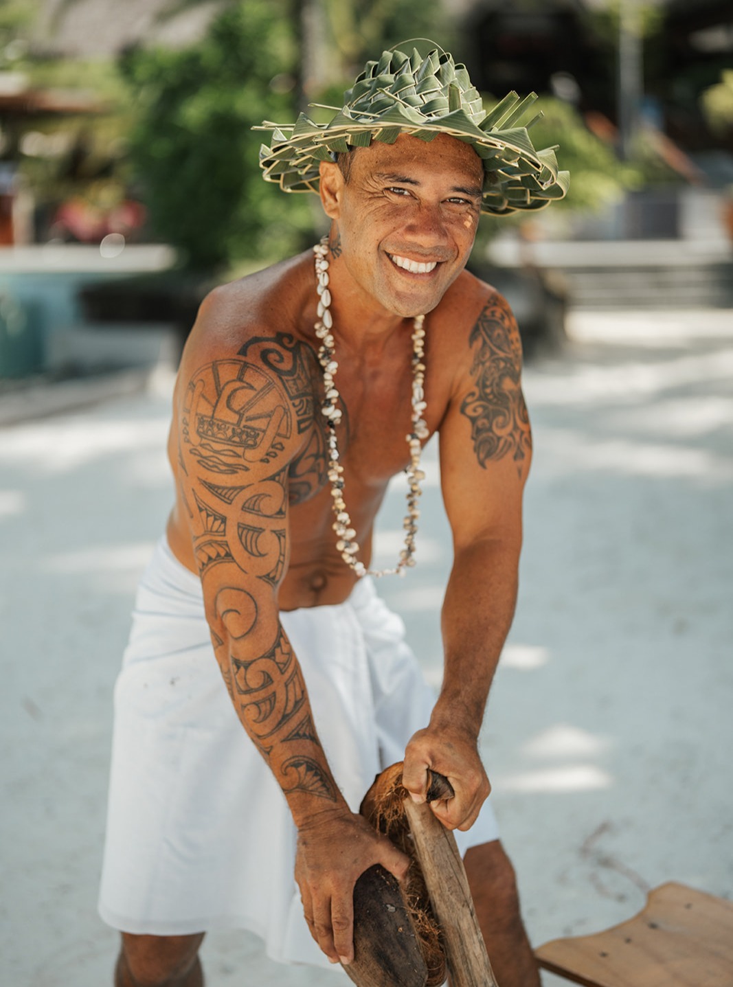 En la Polinesia, la hospitalidad es natural.
Siempre una sonrisa, una atención genuina y una calidez que te hace sentir en casa desde el primer momento. La promesa de una estancia inolvidable.
.
In Polynesia, hospitality comes naturally.
Always a smile, genuine care, and a warmth that makes you feel at home from the very first moment — the perfect setting for an unforgettable stay.
📷 @conradboraboranui
#MoemoeaTravel #PolinesiaFrancesa #FrenchPolynesia #AuthenticExperience #BeautifulDestination #Love Tahiti