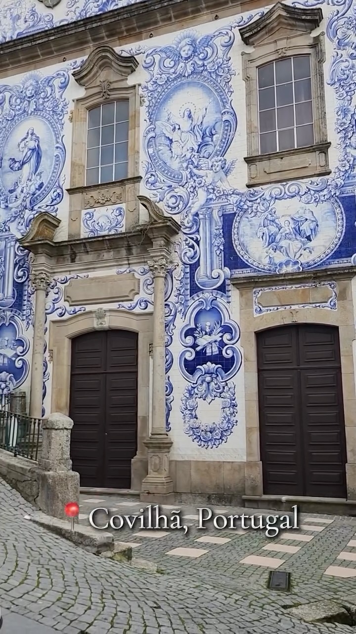 If you’re into street art, you may already know that Lisbon and Porto are top street art cities. What you may not know is that at the foothills of Serra da Estrela mountain, the hilly city of Covilhã is packed with evocative murals-some by world recognized artists like Vhils and Bordallo II. Often referred to as the Manchester of Portugal due to its once vibrant textile industry, the city is host to the annual Wool Festival, a tribute to its heritage. The energy and creativity of the festival results in partnerships with artists who left their mark. It’s a joy to meander through the city’s winding streets searching for these artworks (many with a wool theme). We love it so much that we’ve included it in our Wool Experience. Visit our website in our bio to learn more!
#streetartcities #portugal #covilhã #visitportugal #streetart