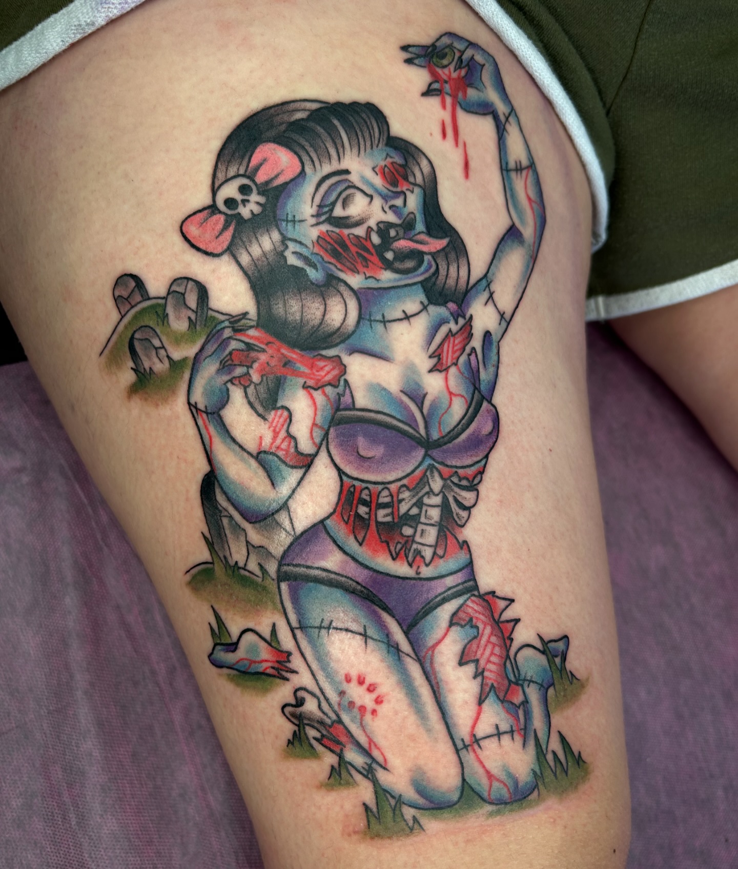 🧠 This is definitely one of the coolest pinups I've gotten to do!! I'd love to do more creepy cute zombie girls. Thank you so much Lily ☺️💜
.
.
.
#zombietattoo #pinuptattoo #horrortattoo #pghtattooer #pittsburghtattooartist