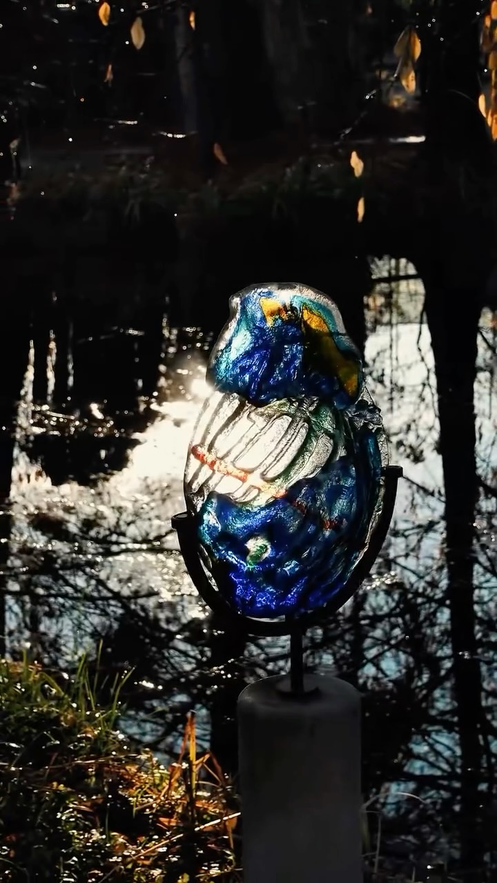 Zwischen Bäumen, Wegen und stillen Momenten beginnt etwas Besonderes. 🌿
Der Kunstgarten ist kein Ort, den man einfach besucht.
Er ist ein Ort, den man erlebt.
Hier verschmelzen Natur und Kunst zu einem Raum, in dem du langsamer wirst.
Wo Gedanken freier werden.
Und du für einen Moment einfach nur bist.
✨ Allein.
✨ Gemeinsam.
✨ Oder irgendwo dazwischen.
Komm vorbei und entdecke deinen eigenen Weg durch den Garten.
🌿 Ganzjährig täglich geöffnet
🕤 9:30 – 18:00 Uhr
📍 Kränzelhof, Tscherms | Südtirol
#Kunstgarten #Kränzelhof #ArtInNature #Südtirol #VisitSouthTyrol Skulpturengarten NatureMeetsArt AusflugSüdtirol SüdtirolErleben GardenArt ContemporaryArt Tscherms AltoAdige