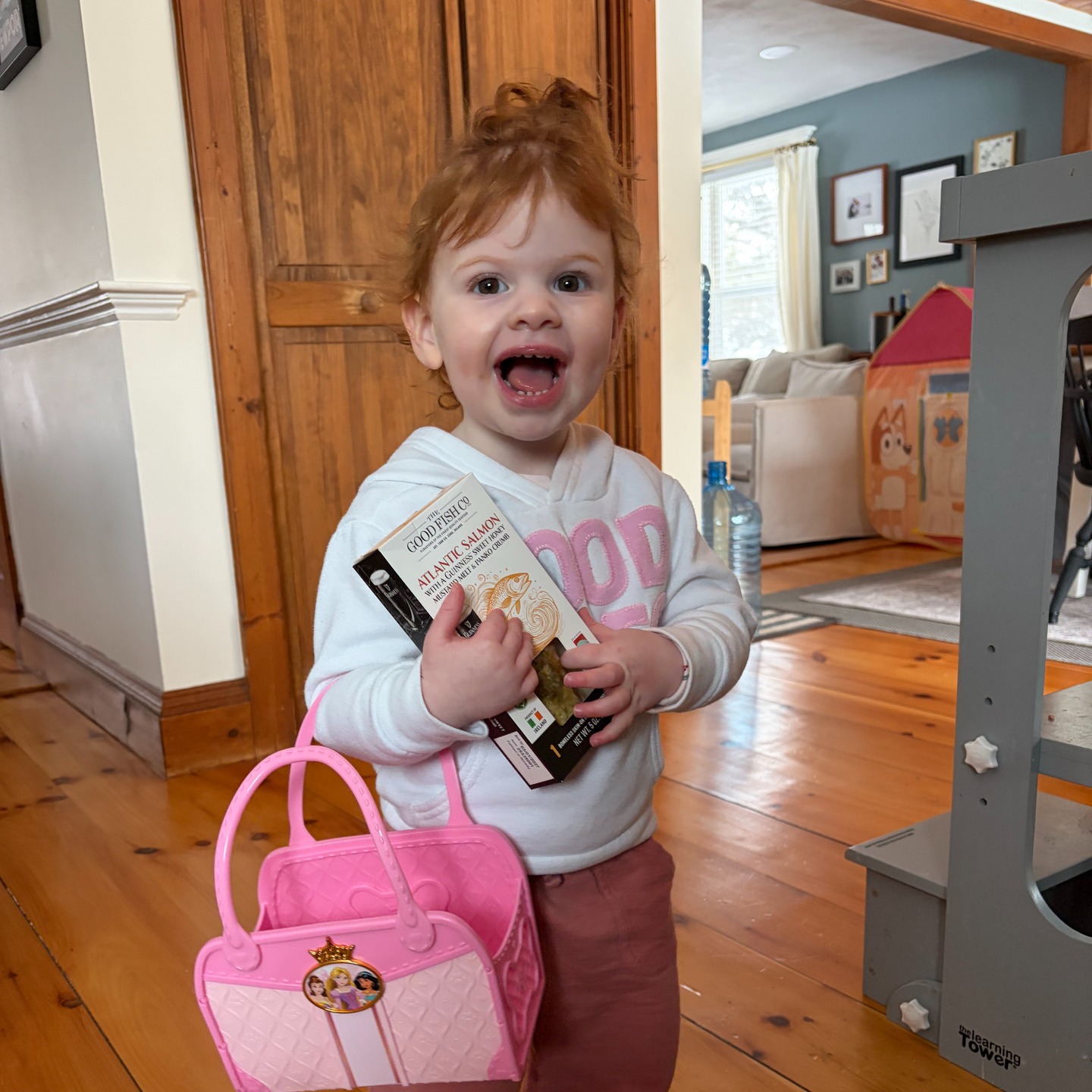 Little Rosie is ready for St. Patrick's Day! She has decided she is serving up Good Fish Atlantic Salmon with a Guinness Sweet Honey Mustard Melt and Panko Crumb topping. Our Guinness salmon won BEST NEW RETAIL PRODUCT at last year's Boston Seafood Expo! Obviously, Rosie has impeccable taste. Buy it now at your local Stop & Shop!
#guinness #sena #stopandshop #luckoftheirish #salmon #ireland #stpatricksday