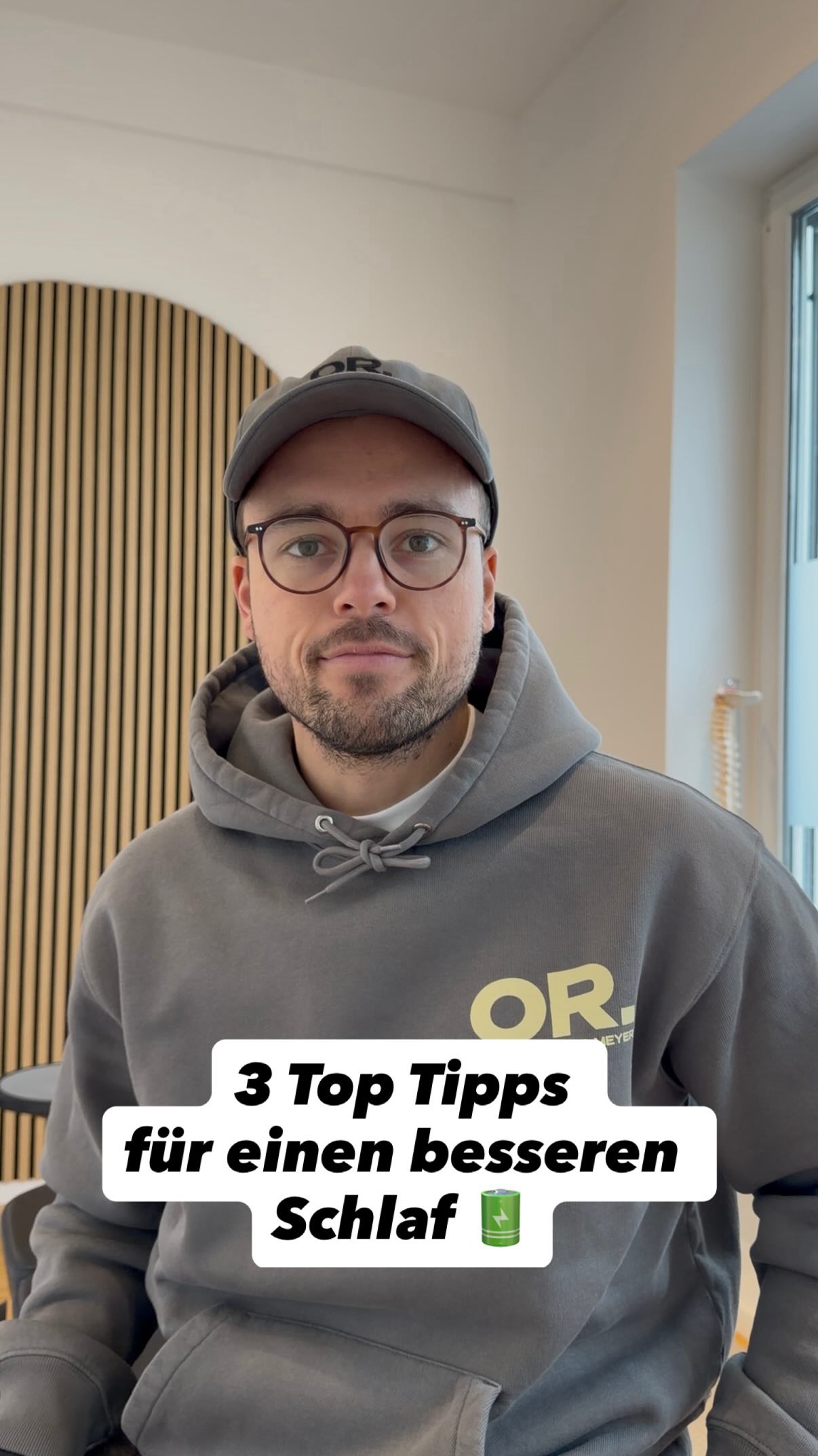 Dein Schlaf ist schlecht?
…dann setz diese Tipps um 🤝
1. Versuche Routinen zu entwickeln. Gehe zu geregelten Zeiten ins Bett und stehe zu denselben Zeiten auf.
2.Iss deine Kohlenhydrate am Abend. Jeder kennt das Mittagsloch nach einer Mahlzeit mit Carbs. Versucht dies zu vermeiden und nehmt diese lieber am Abend zu euch.
3.Supplementiere Magnesium - führt zu besseren Tiefschlafphasen = bessere Regeneration
Umbedingt abspeichern, damit deine Routinen besser werden 🙌🏽
#schlaf #magnesium #chiropractic #düsseldorf #therapy