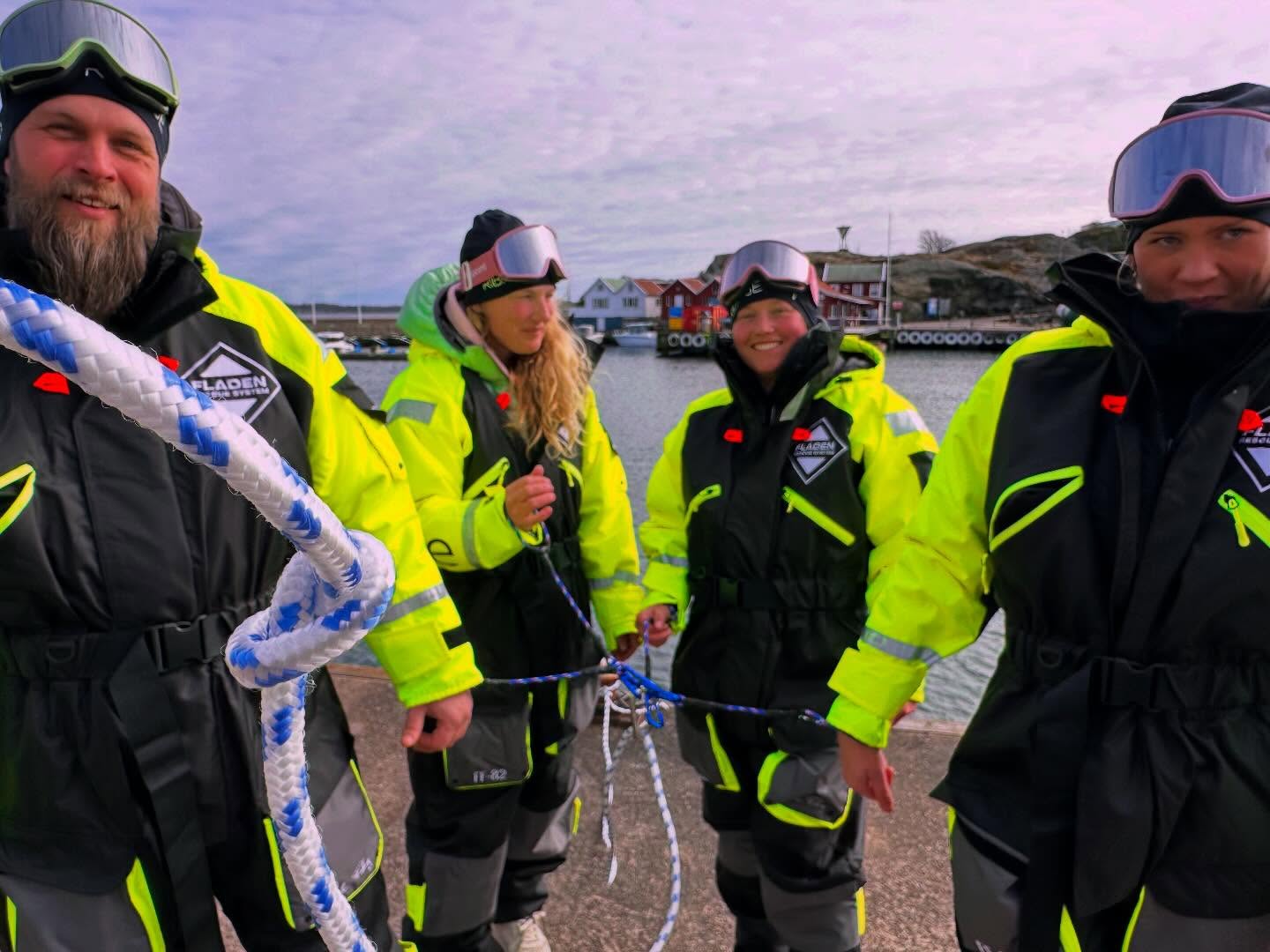 Teambuilding för alla!
Ibland får man stanna upp och fråga sig själv ”vad håller vi på med? Gör vi rätt? Gör vi fel? Samarbetar vi som ett team?”
Denna grupp trasslade till det ordentligt under övningen, men med ett gott skratt, mycket samarbete, och en tydlig plan kunde de nyttja varandras olika egenskaper för att lösa uppgiften och till slut vinna hela 3-kampen!
Boka teambuilding med oss, vi skräddarsyr övningarna helt efter era behov och önskemål. Läs mer på RibX.se
#teambuildingevent #teambuilding #kickoff #konferens #unikkonferens