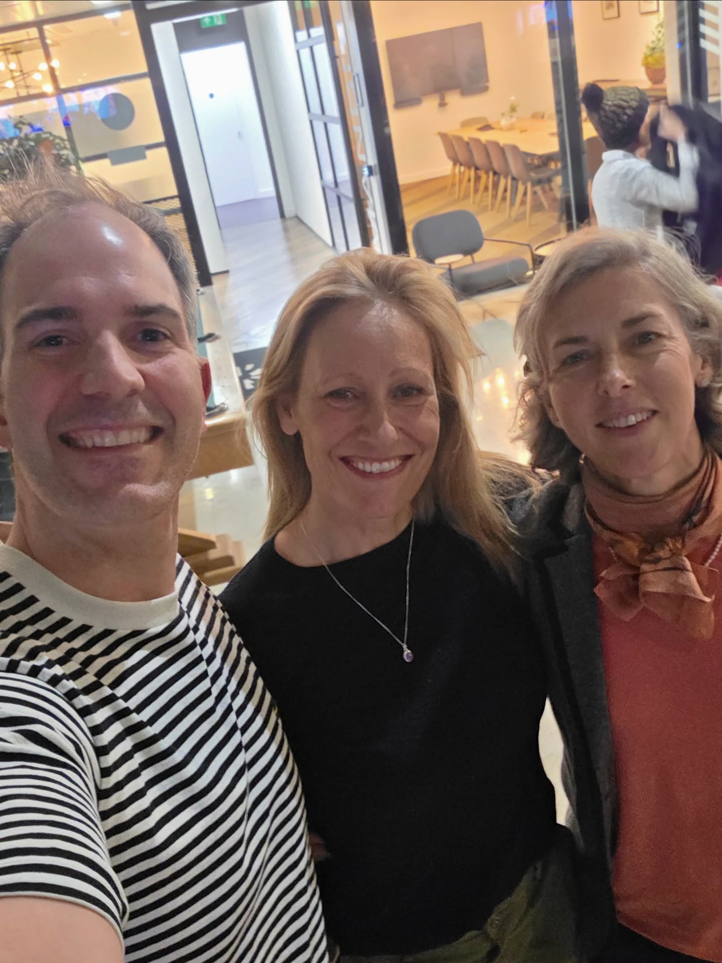 #MondayMotivation 💪🏻 One FRC legend interviewing another! 🏃♀️💨 Sophie Raworth catches up with Alice Riddell-Webster for Runner’s World to talk sub-3 marathons at 58, 80-mile training weeks, and the power of the FRC community. Link in bio!
.
#runnersworld #runninglegends #strongwomen #inspiration