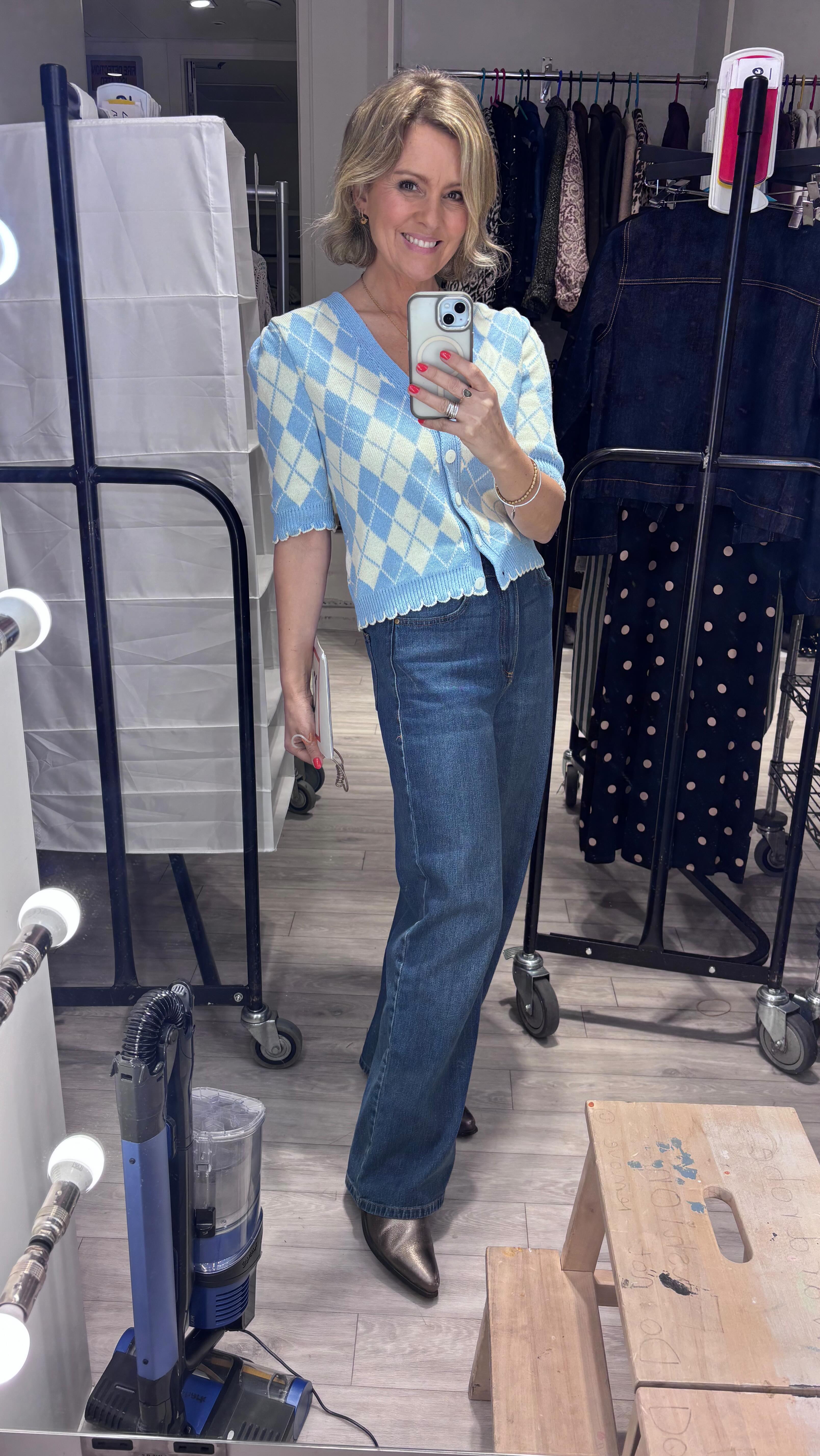 ‘New Style Edit with Caroline show’ today and my favourite piece had to be this little beauty by @helene_berman_london the argyle cardigan with scalloped detail….
A feminine take on the argyle trend and designed and made in the UK! Yes MADE in the UK! 🩵
Thanks to everyone for making it happen! @mecharliebrook @coraltaylorw_ @maddiehardyphotos
#tvpresenter #personalstylist #fashionstylist #argyleknit #SS26