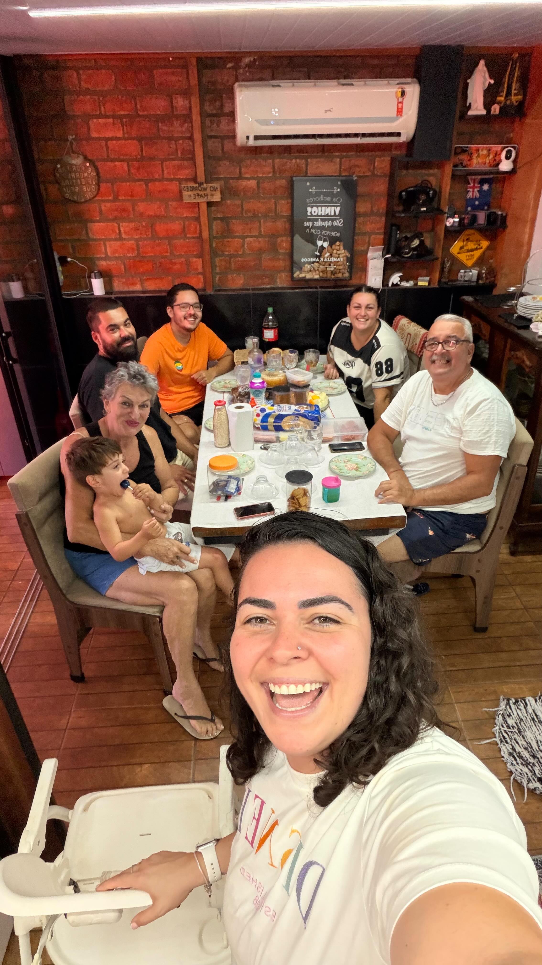 Tem encontros que fazem a gente lembrar por que vale a pena enfrentar tanta saudade!💜
Quem mora fora sabe! A gente aprende a viver entre dois mundos…
Constrói uma vida, corre atrás dos sonhos, mas sempre carrega um pedaço do coração no Brasil.
E quando chega o dia de rever quem ficou, não é só um abraço...
É um alívio, sensação de casa, de pertencimento e a certeza de que, mesmo morando longe, nossas raízes continuam aqui…🥹
Morar fora é isso, ter o coração dividido entre dois lugares, mas cheio de histórias que valem cada segundo. ⌛
Se você também vive entre dois países, esse vídeo vai bater diferente no seu coração.💜
#imigrantenaaustralia #teajudocomtudo #brasileirosnaaustralia #everysecondscounts #IntercambioAustralia VidaNaAustralia EstudarNaAustralia DicasDeIntercambio VidaDeIntercambista AprenderIngles tactdream