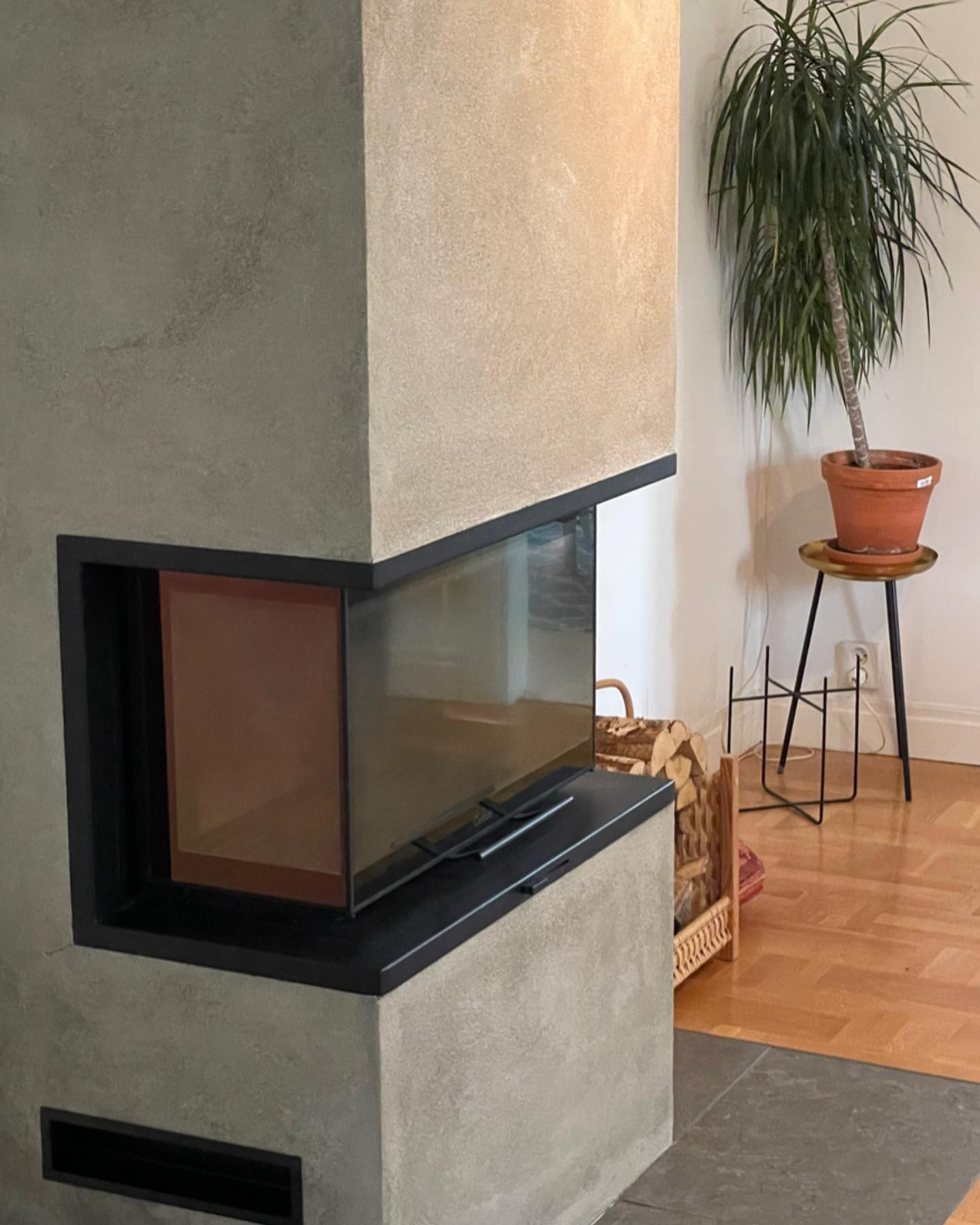 Putsad med Lip 350 och sealer från @designcement.se
#kamin #norrköping #puts