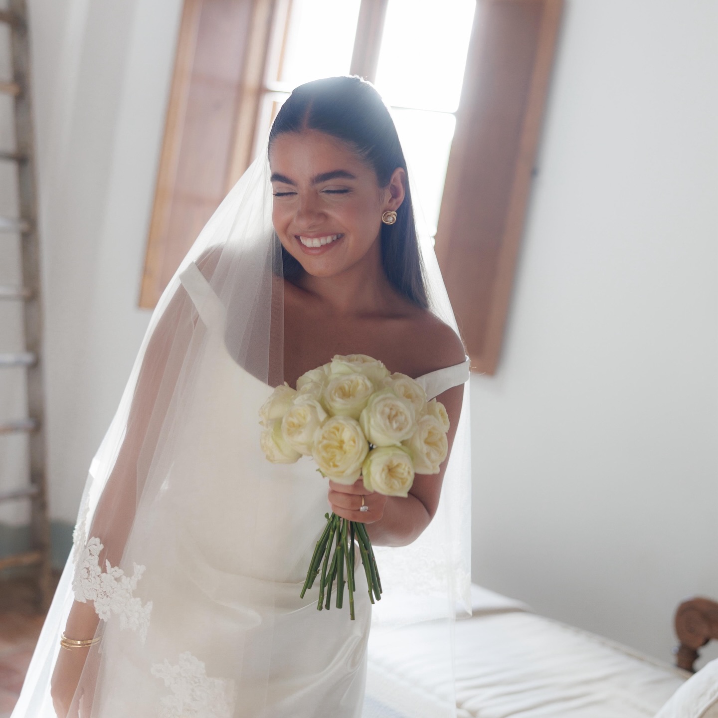 This gorgeous soul @vanessa_antar ❤️
It’s such a special feeling meeting your bride for the first time the day before the wedding, and feeling like you’ve known them forever. It’s energy like this that makes a wedding morning flow so beautifully and calmly 🫶🏽
Hair & Makeup @____cesca____
Photography @elisarinaldiphoto
Planning @morettievents
Venue @villacozzano
Dress @viviennewestwood