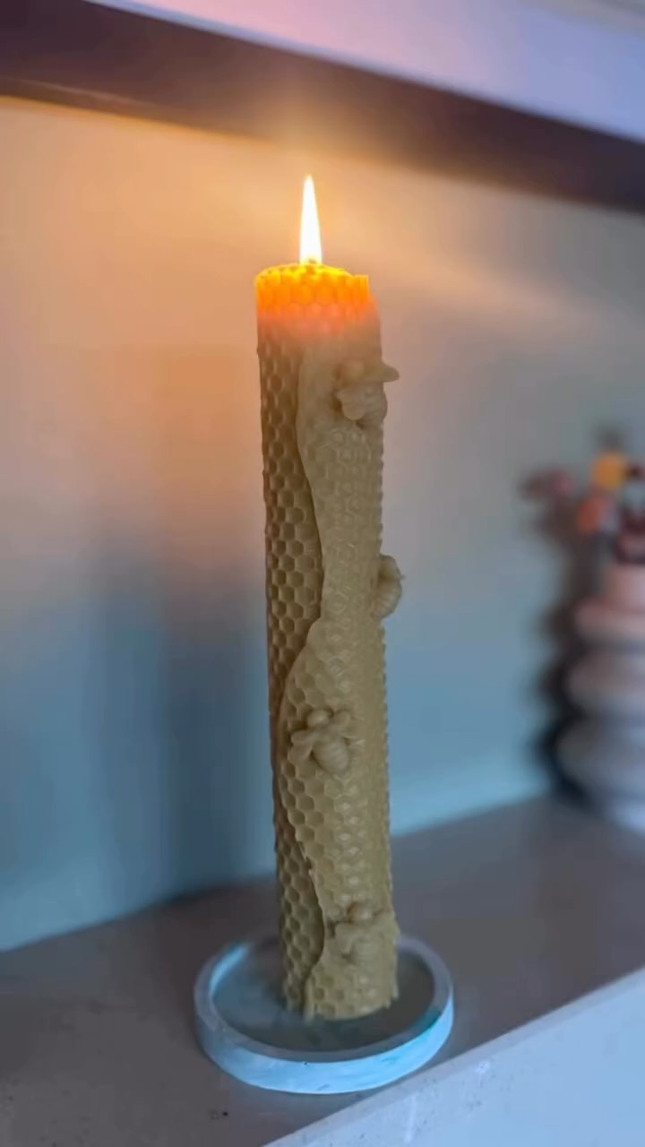 Beeswax Pillar candle- how it’s made, part 2.
This time with little bee decorations 🐝
.
.
.
.
#howitsmade #diycandle #craft #candle #beeswaxcandle