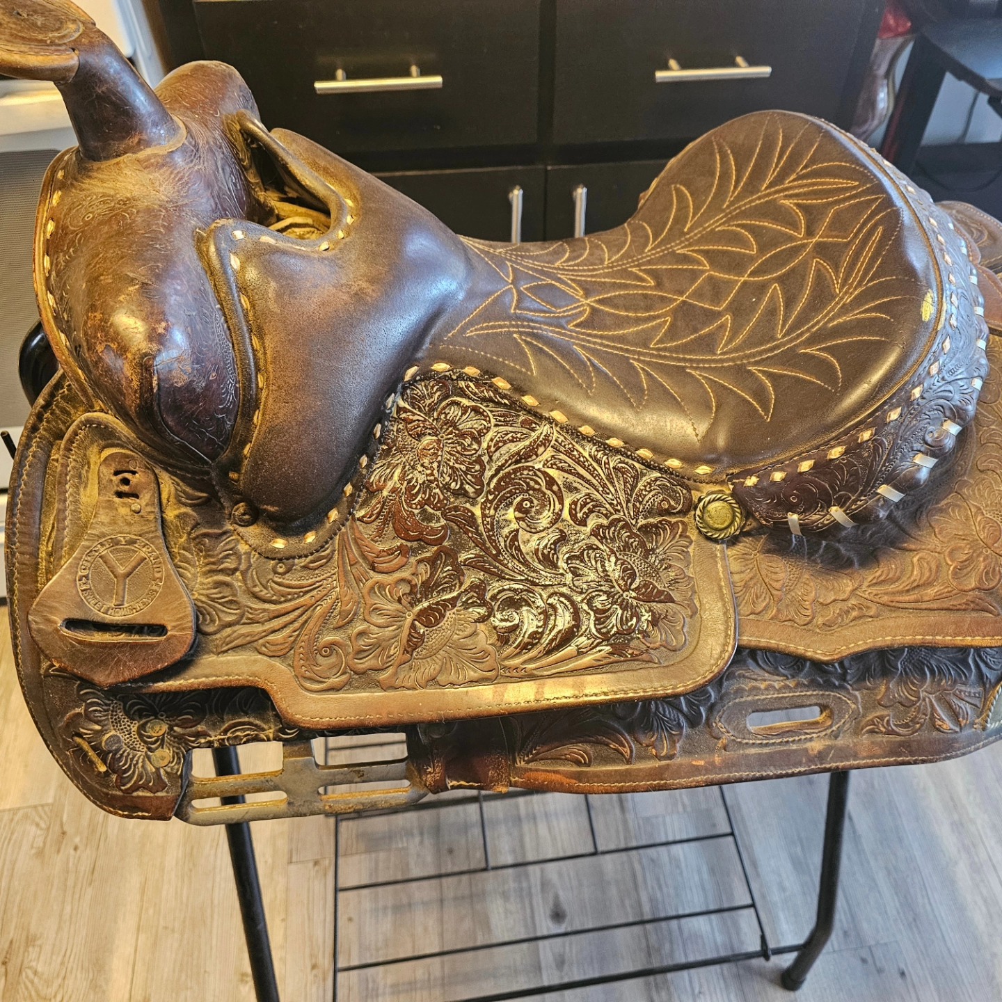 New fenders and cleaning.
#customleathersplus #saddlerepair