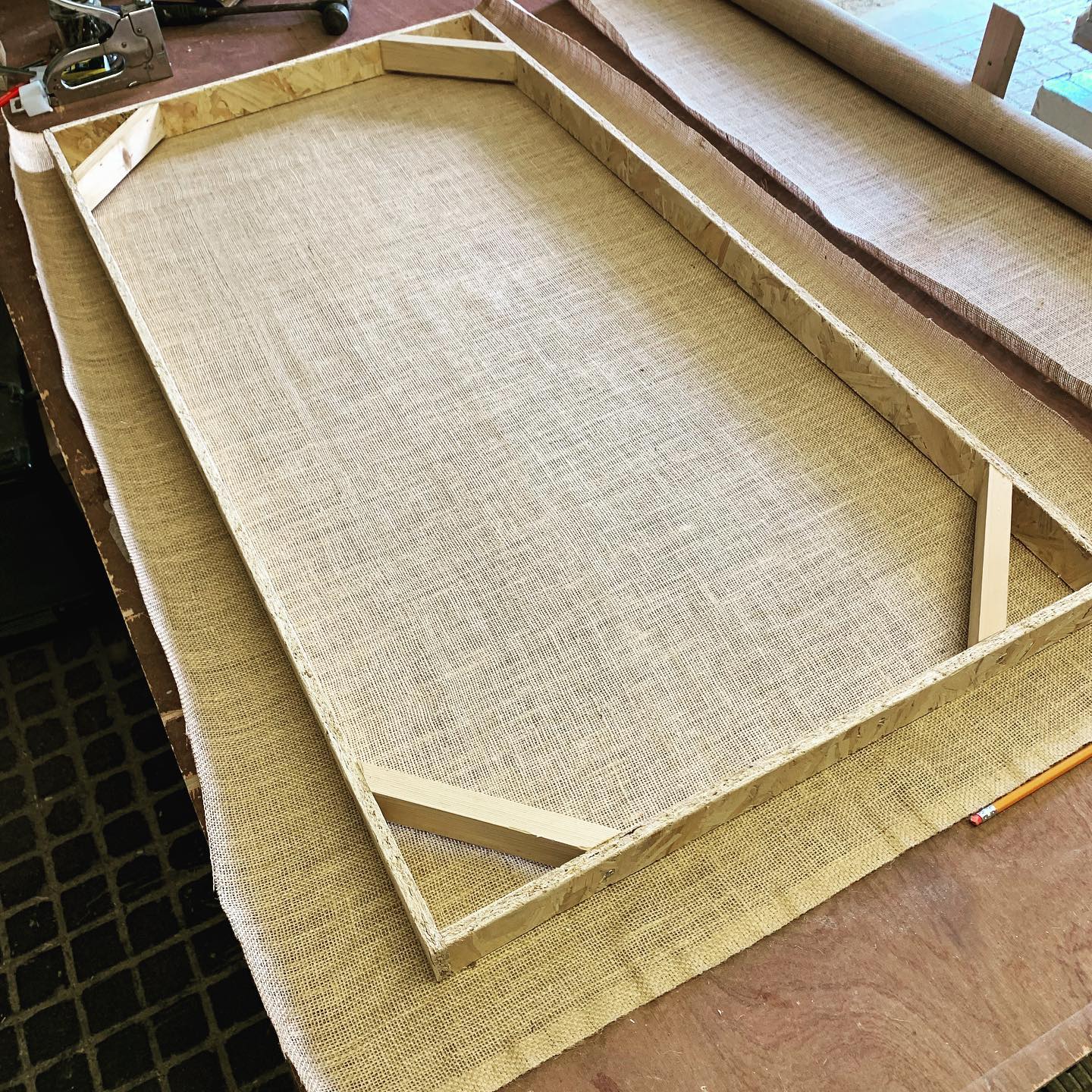 Upholstery madness ✂️
.
.
.
#acousticpanels #rockwool #hessian #upholstery #recordingstudio