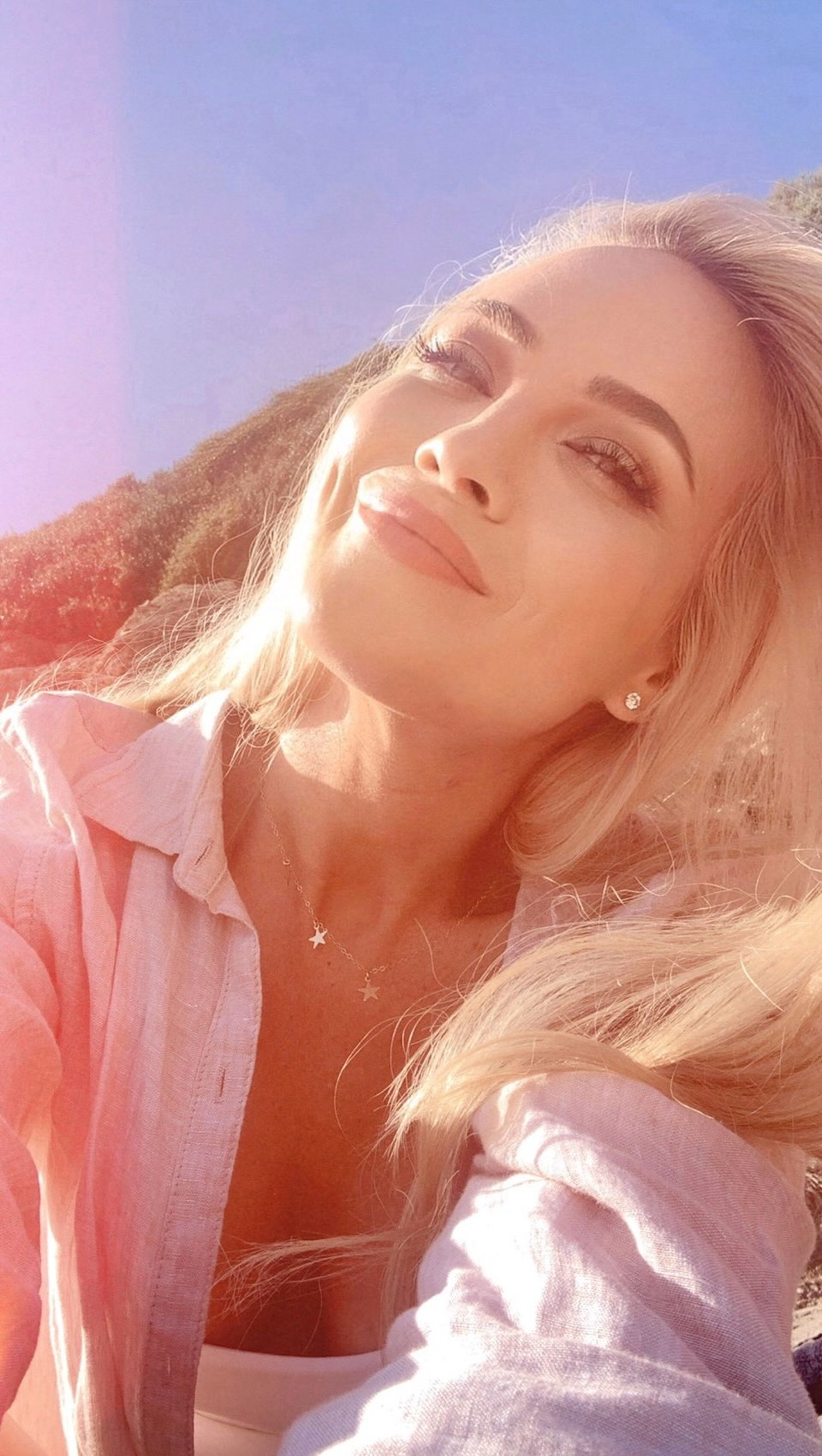 somewhere between sun and sea.
#CaliforniaLiving
#WestCoastLife
#SoCalStyle
#CoastalVibes
#StayGolden