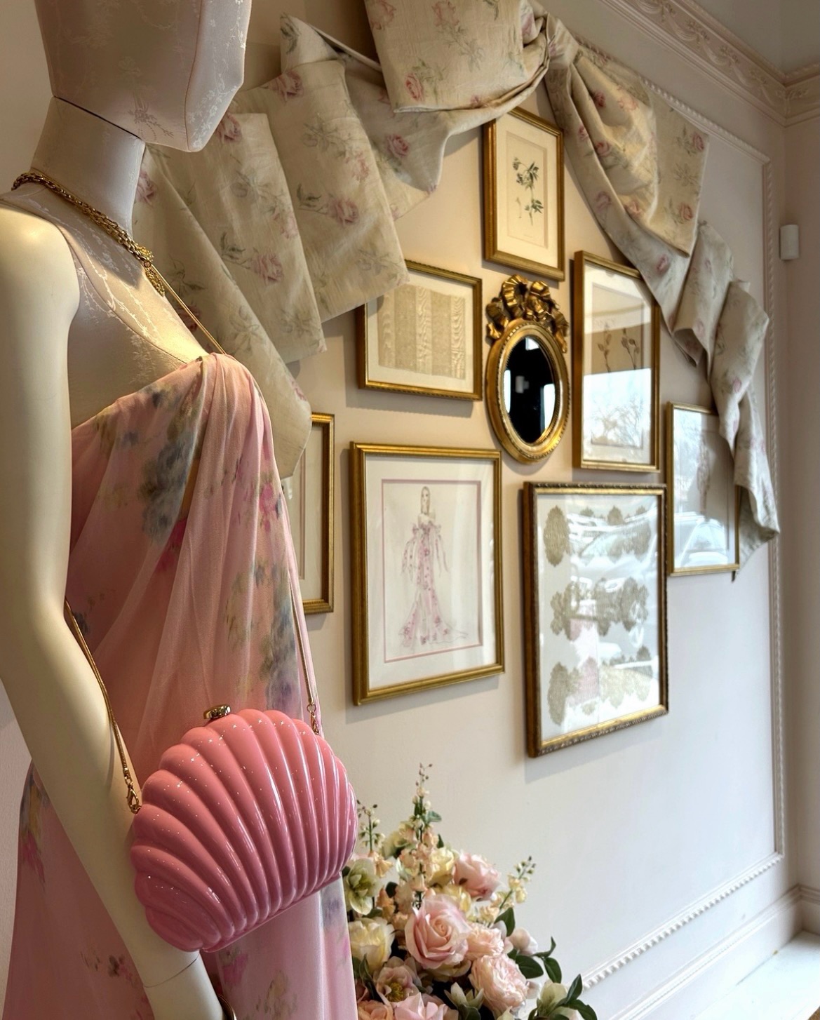 ✨ Still smiling from this beautiful weekend ✨
The resort launch of Annie Handbags®️ at @loveshackfancywilmette was a special celebration of two women-founded brands coming together just ahead of International Women’s Day.
Founder Annie Diamantidis is grateful to the incredible LoveShackFancy team and the wonderful clients who came out to support the collaboration and the new resort collection. 💛
#WomenSupportingWomen #AnnieHandbags #Loveshackfancy #TodaysGoddess