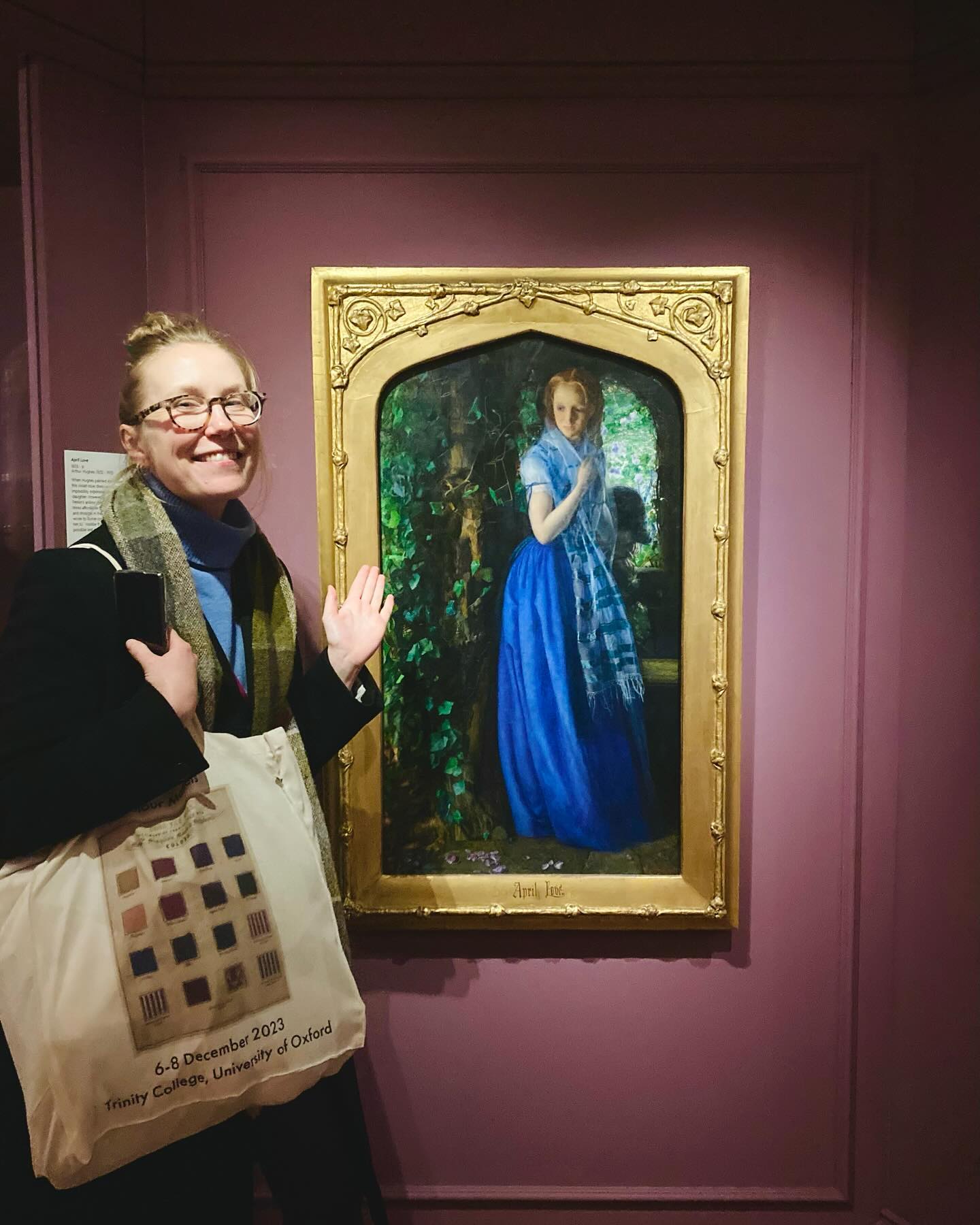 We are in Oxford for the amazing conference Colour Matters organized by the @chromotope research project, in which Postdoctoral Fellow Helene Birkeli presented the paper ‘Cobalt blue in Denmark-Norway: Porcelain, Extraction and Risk’. We are motivated and inspired by three days of interdisciplinary conversations - and particularly about seeing the research exhibition ‘Colour Revolution: Victorian Art, Fashion & Design’ at the Ashmolean Museum