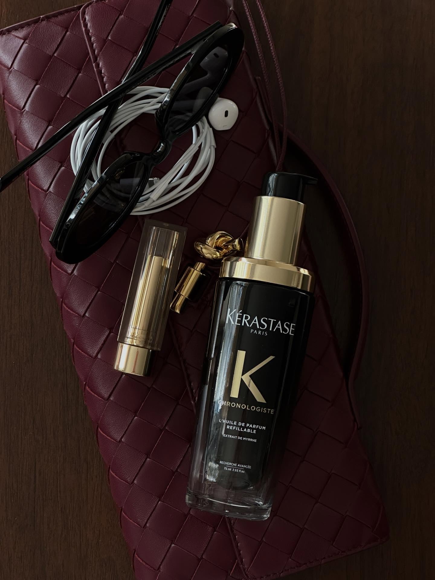 A hair oil that combines luxury, fragrance and care. Chronologiste L’Huile de Parfum combines notes of Tea Rose, Light Woods and Musk leaving hair delicately fragranced, revitalised and nourished. ✨ #bellanellabeauty
#Kerastase #Chronologiste #HairPerfume #HairOil